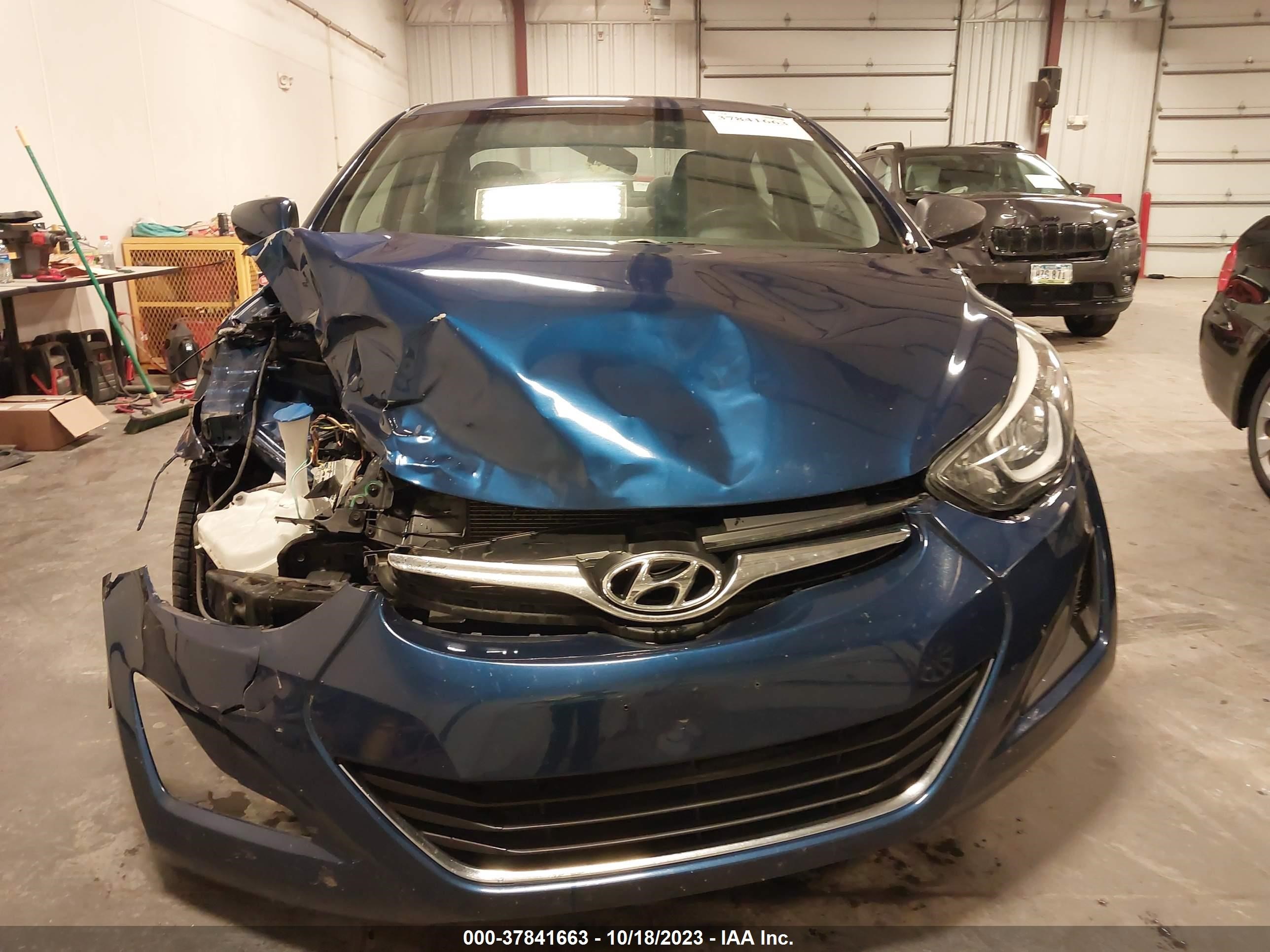 Photo 12 VIN: 5NPDH4AE3GH752817 - HYUNDAI ELANTRA 