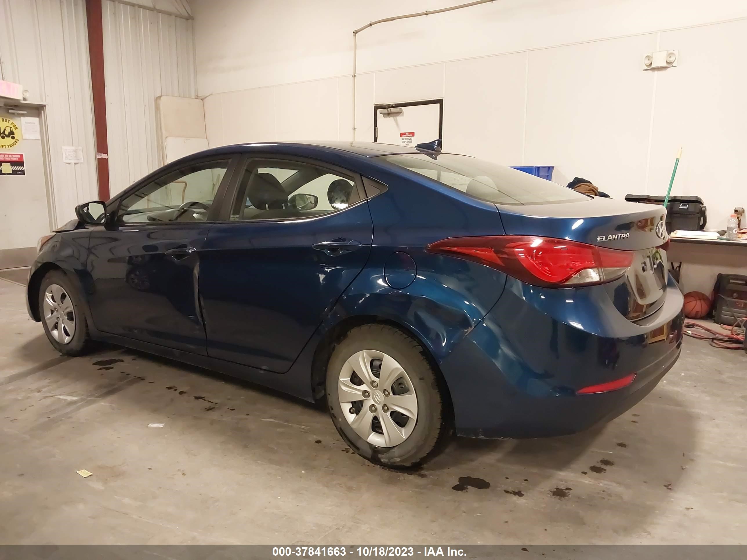 Photo 14 VIN: 5NPDH4AE3GH752817 - HYUNDAI ELANTRA 