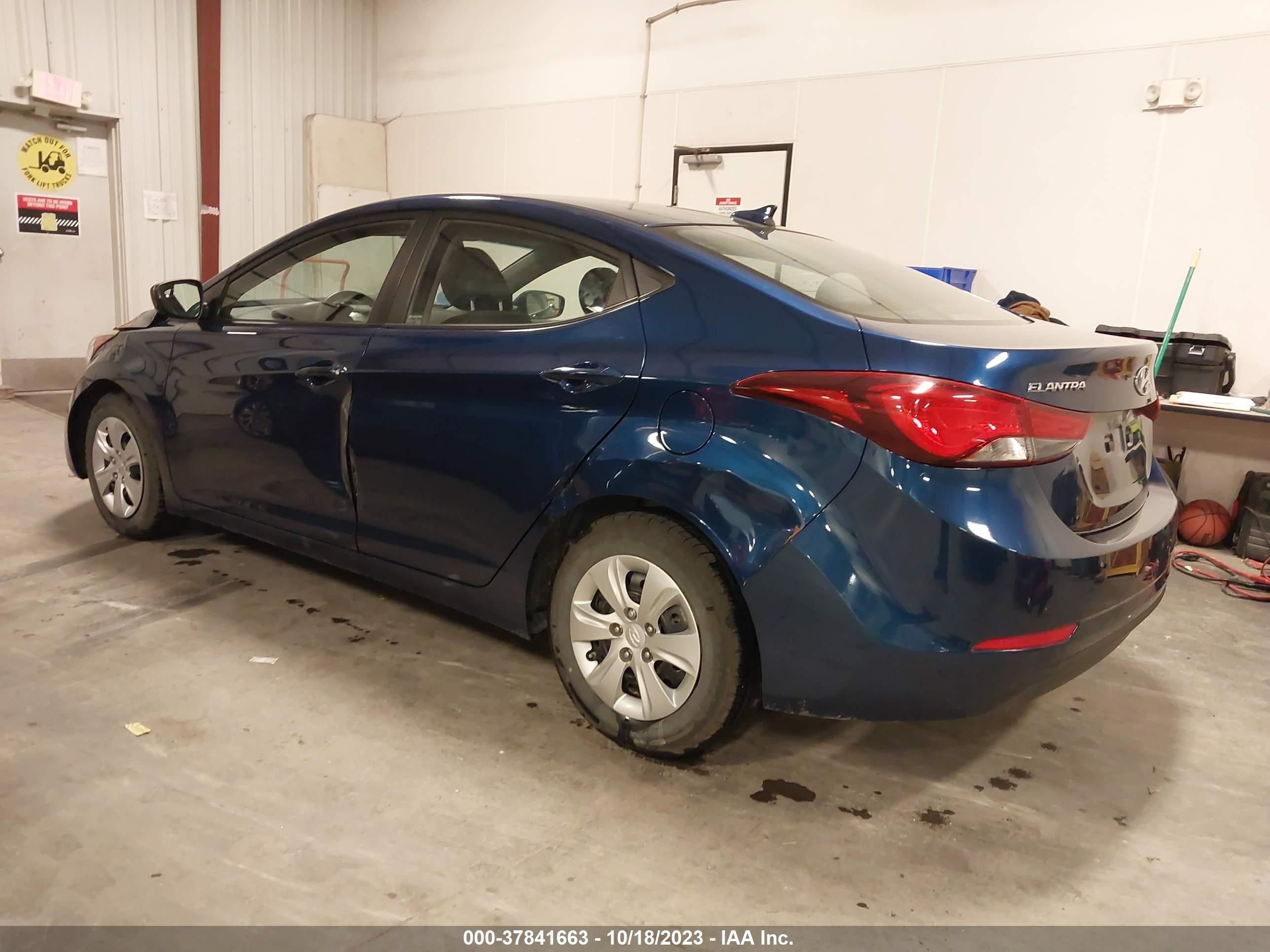 Photo 2 VIN: 5NPDH4AE3GH752817 - HYUNDAI ELANTRA 