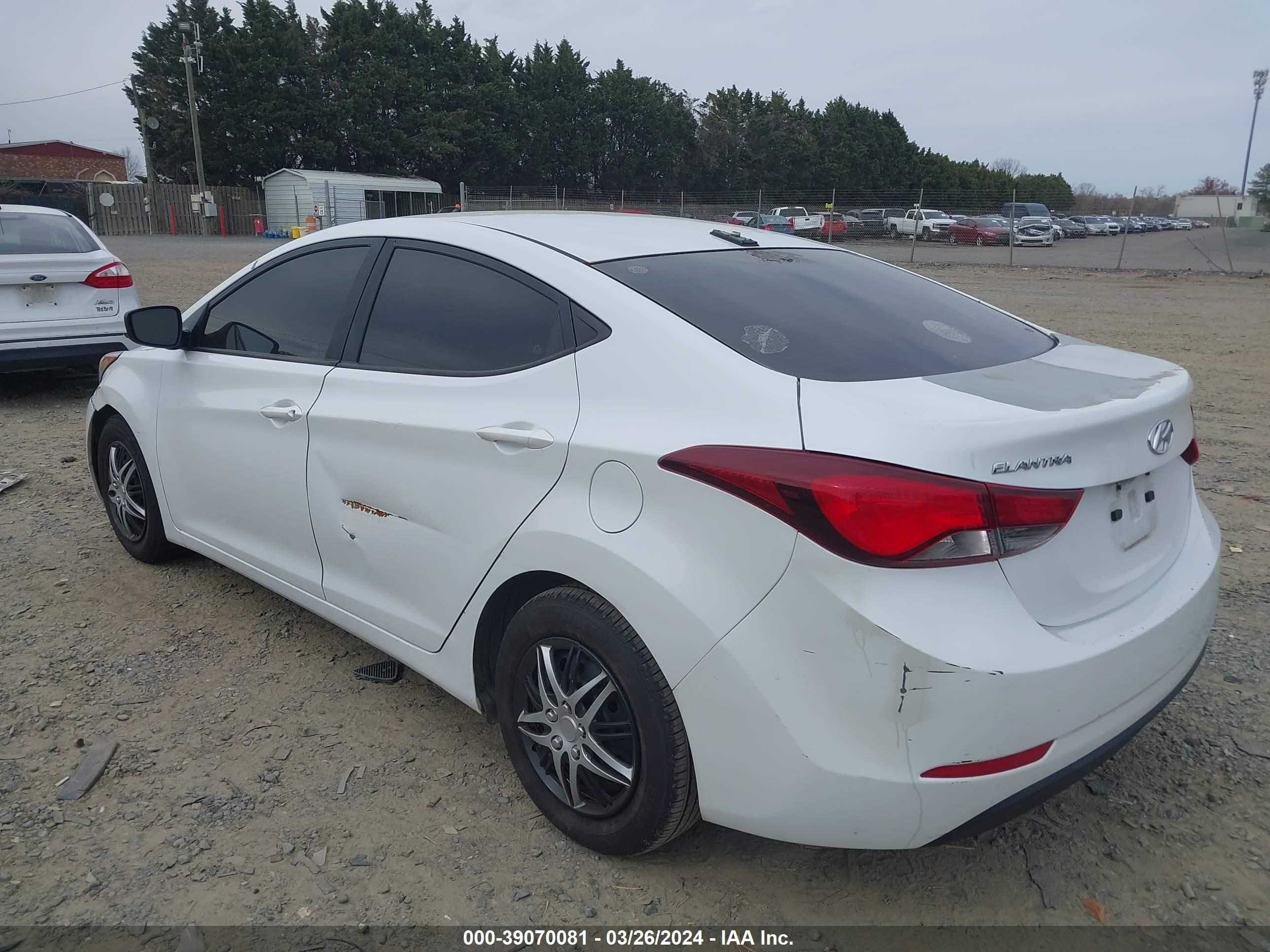 Photo 2 VIN: 5NPDH4AE3GH755510 - HYUNDAI ELANTRA 