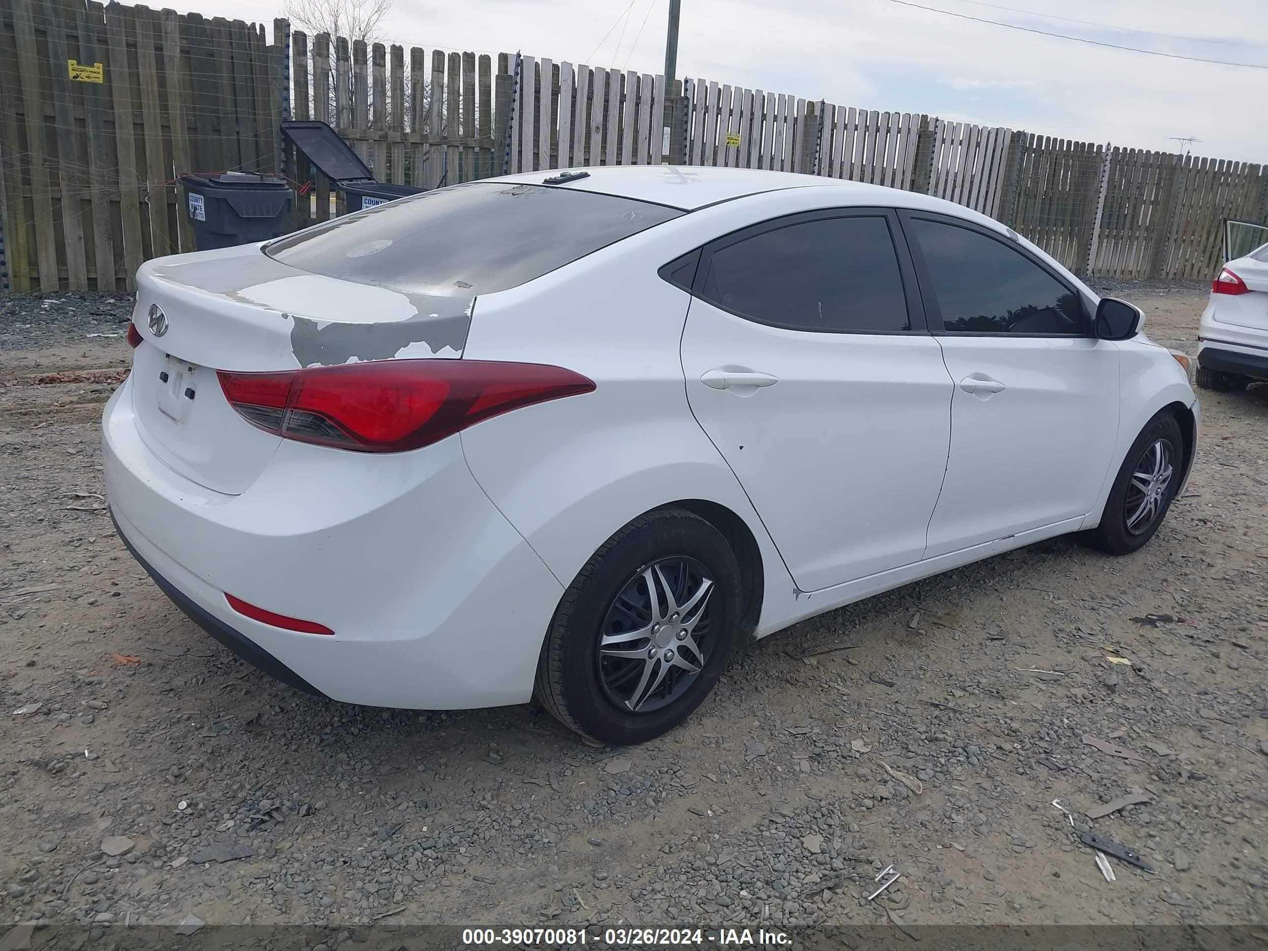 Photo 3 VIN: 5NPDH4AE3GH755510 - HYUNDAI ELANTRA 