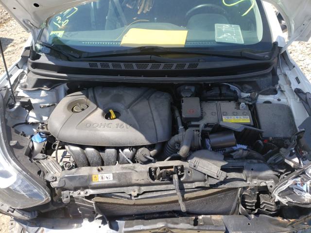 Photo 6 VIN: 5NPDH4AE3GH767365 - HYUNDAI ELANTRA SE 