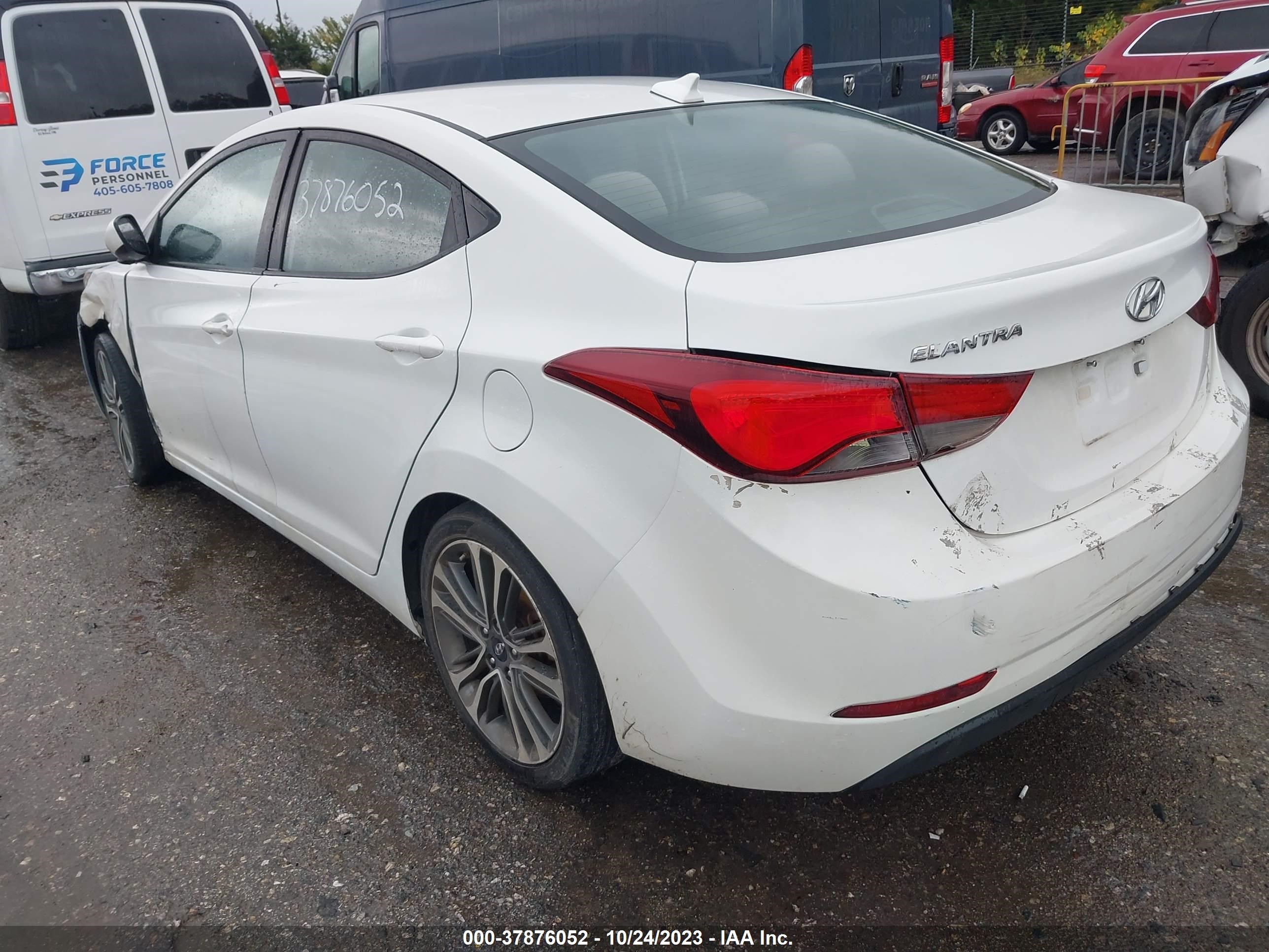 Photo 2 VIN: 5NPDH4AE3GH784456 - HYUNDAI ELANTRA 