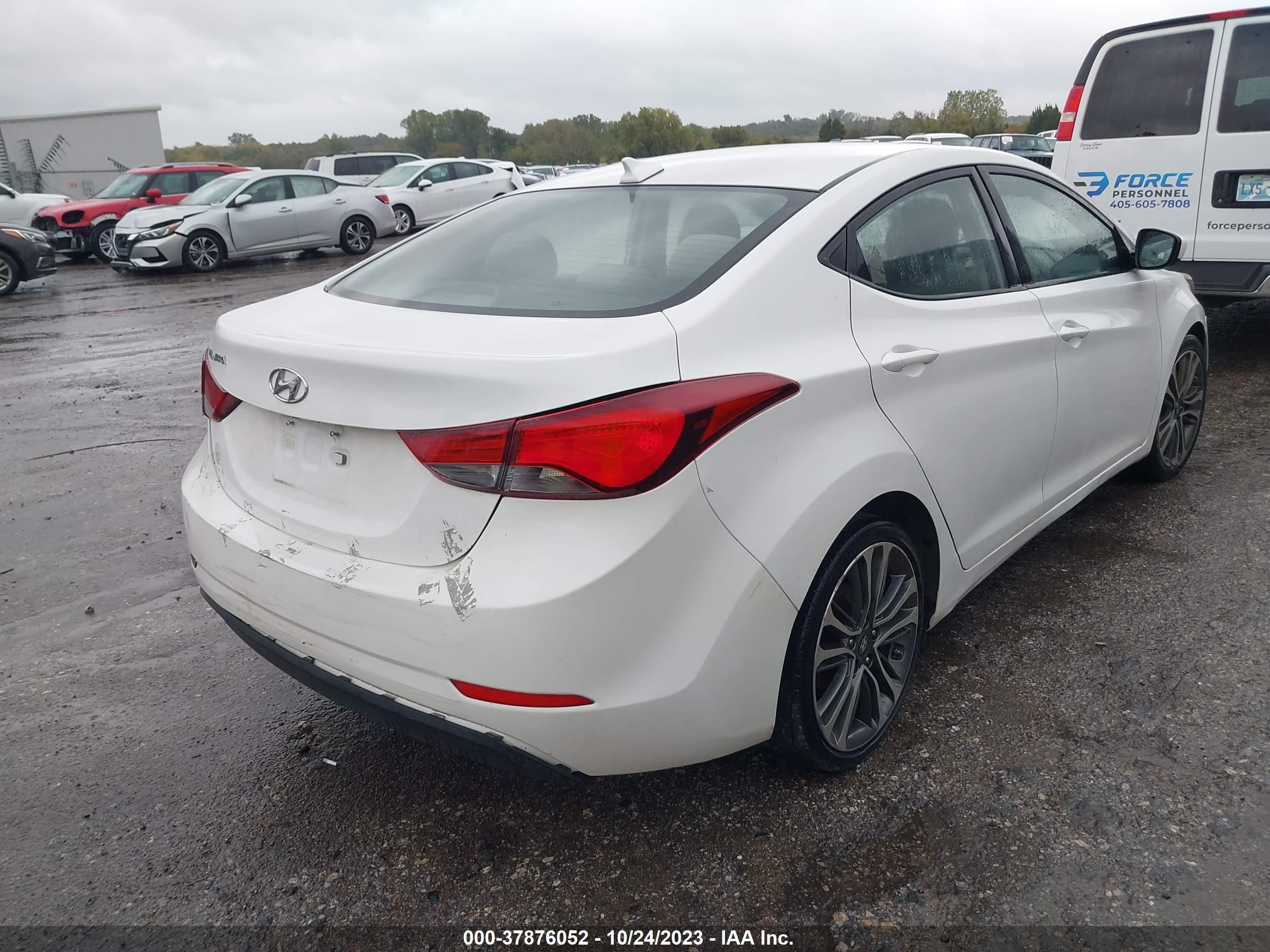 Photo 3 VIN: 5NPDH4AE3GH784456 - HYUNDAI ELANTRA 