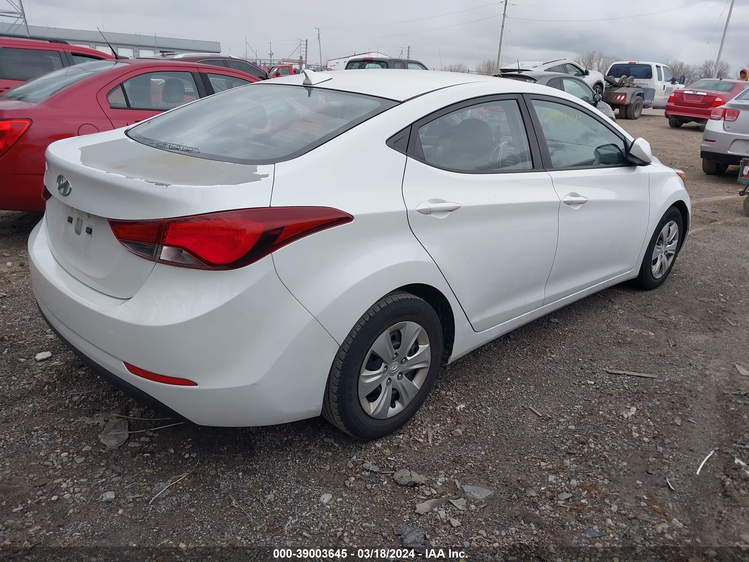 Photo 3 VIN: 5NPDH4AE3GH792198 - HYUNDAI ELANTRA 