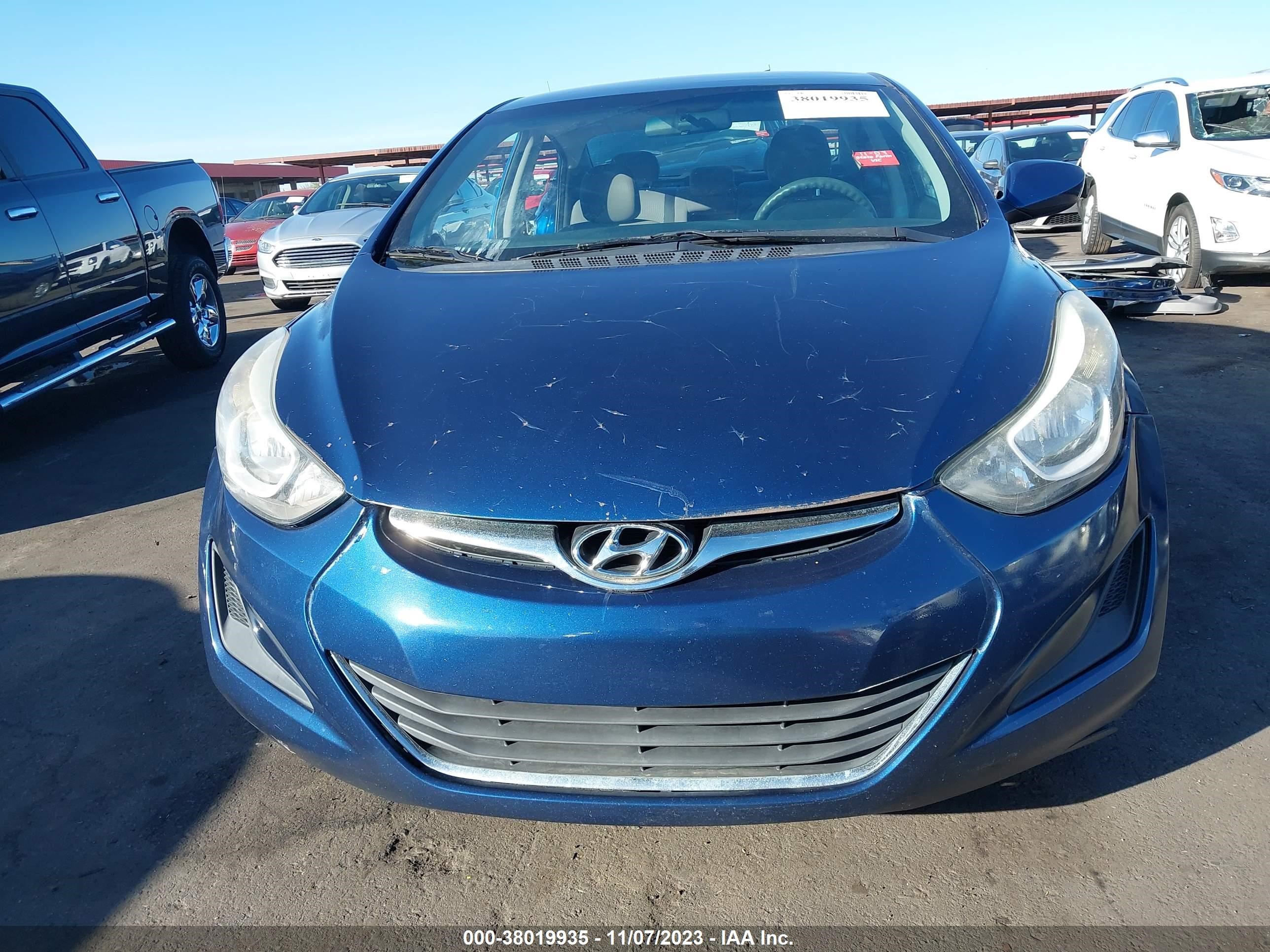 Photo 12 VIN: 5NPDH4AE3GH792363 - HYUNDAI ELANTRA 