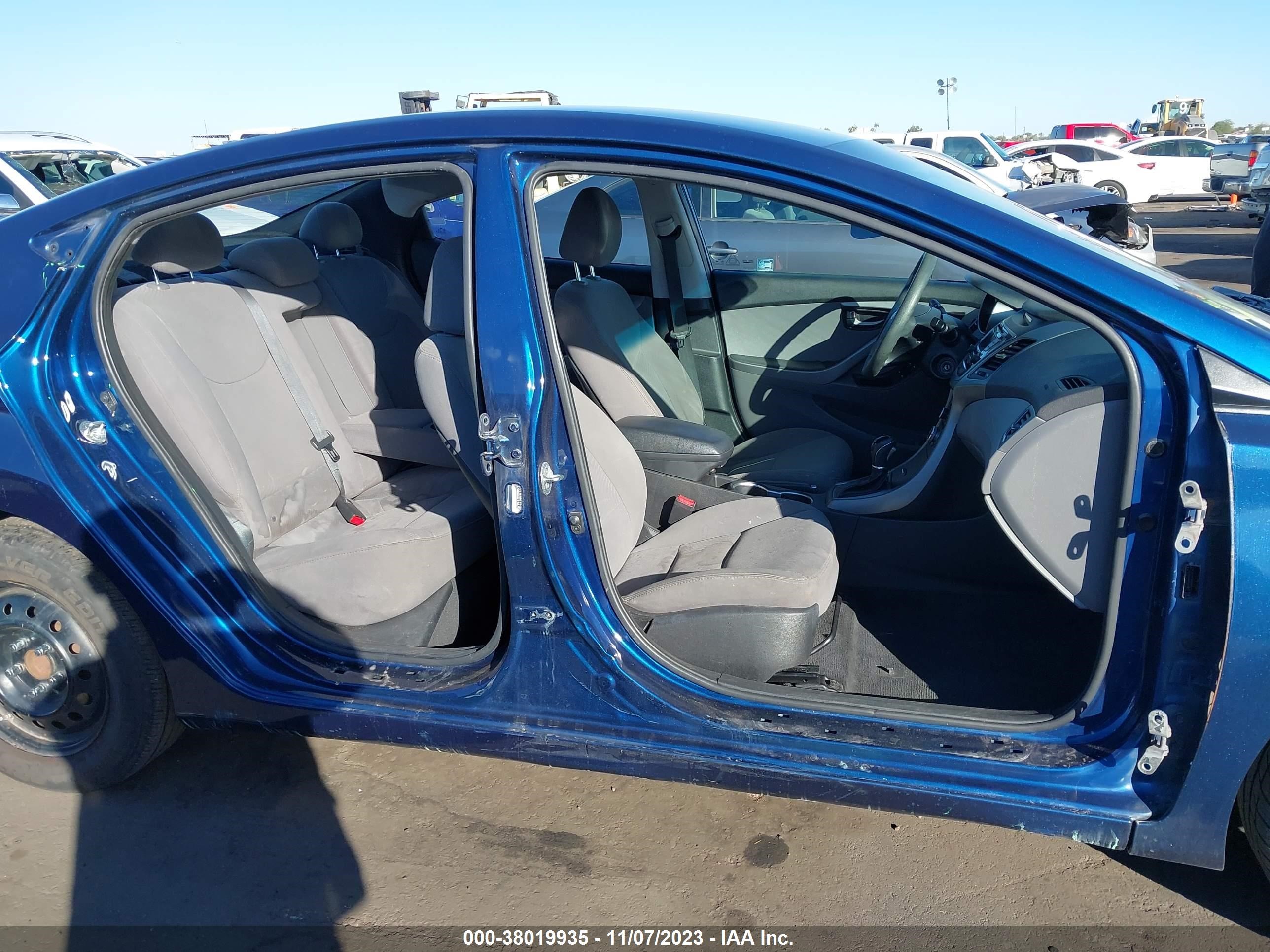 Photo 13 VIN: 5NPDH4AE3GH792363 - HYUNDAI ELANTRA 