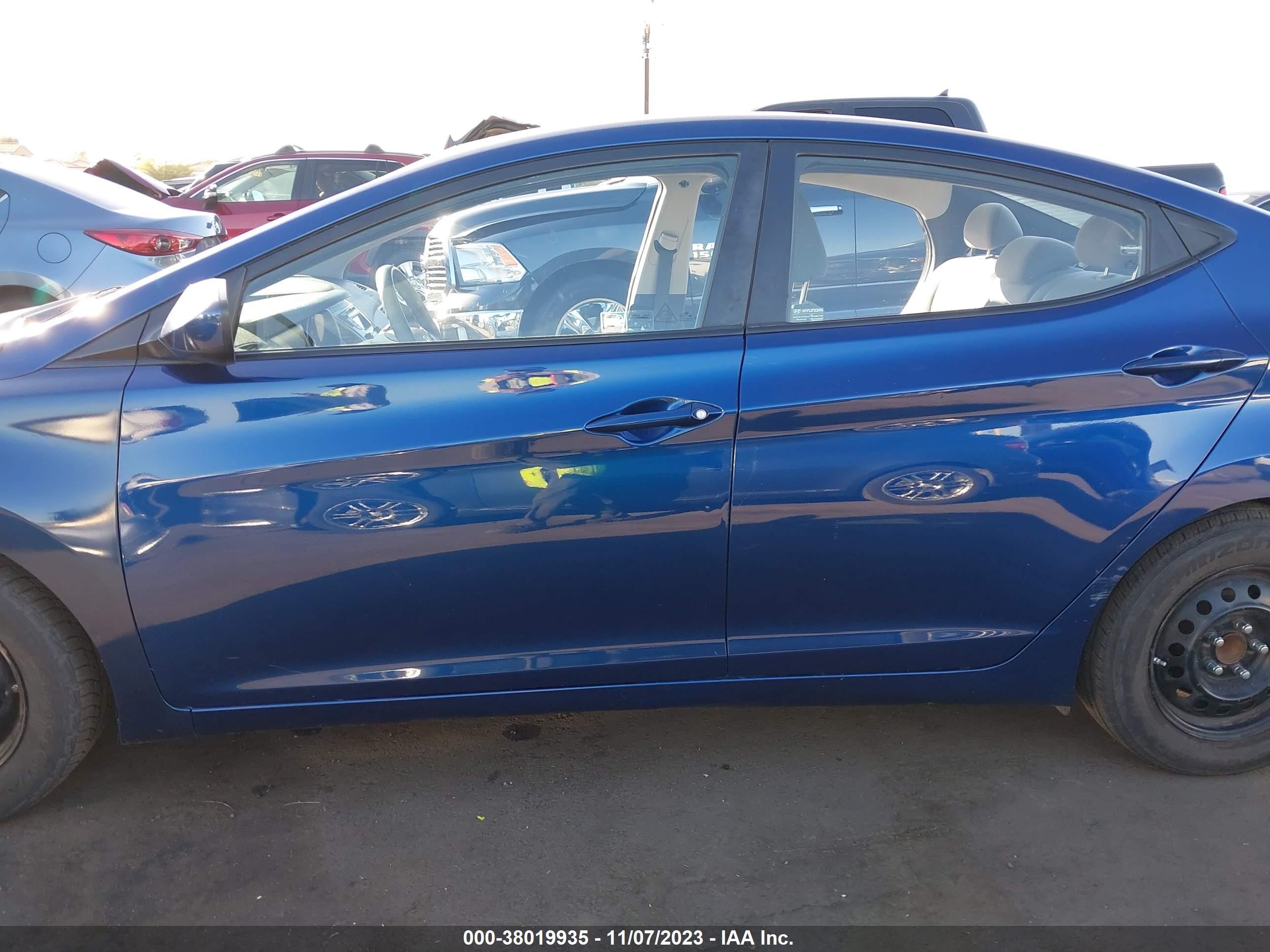 Photo 14 VIN: 5NPDH4AE3GH792363 - HYUNDAI ELANTRA 