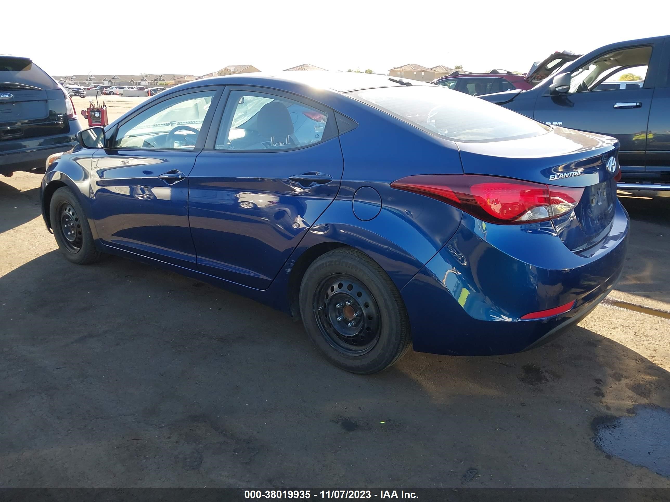 Photo 2 VIN: 5NPDH4AE3GH792363 - HYUNDAI ELANTRA 