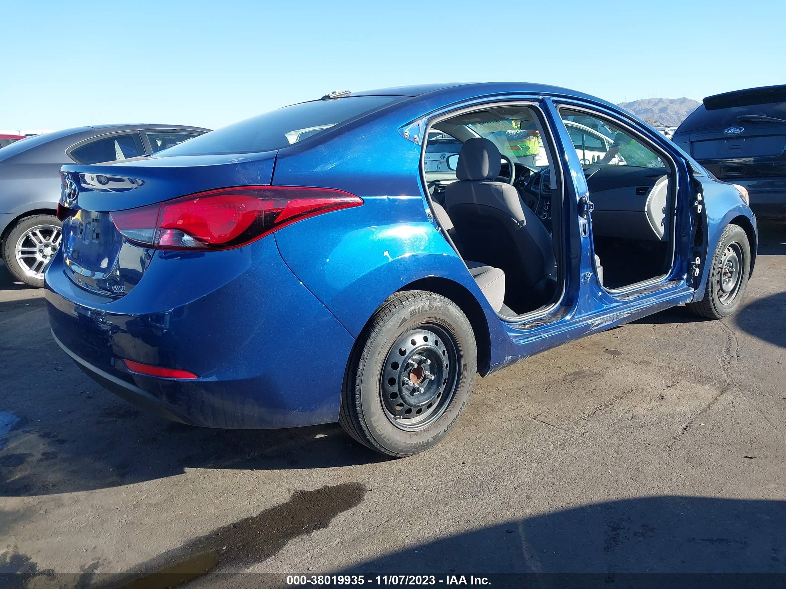 Photo 3 VIN: 5NPDH4AE3GH792363 - HYUNDAI ELANTRA 