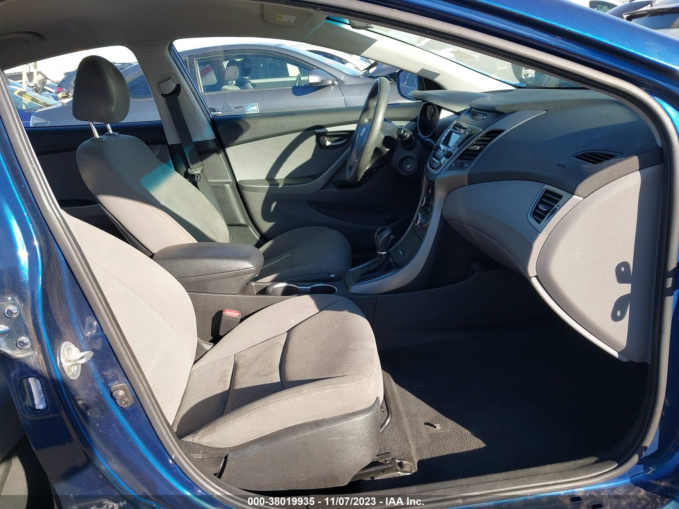 Photo 4 VIN: 5NPDH4AE3GH792363 - HYUNDAI ELANTRA 