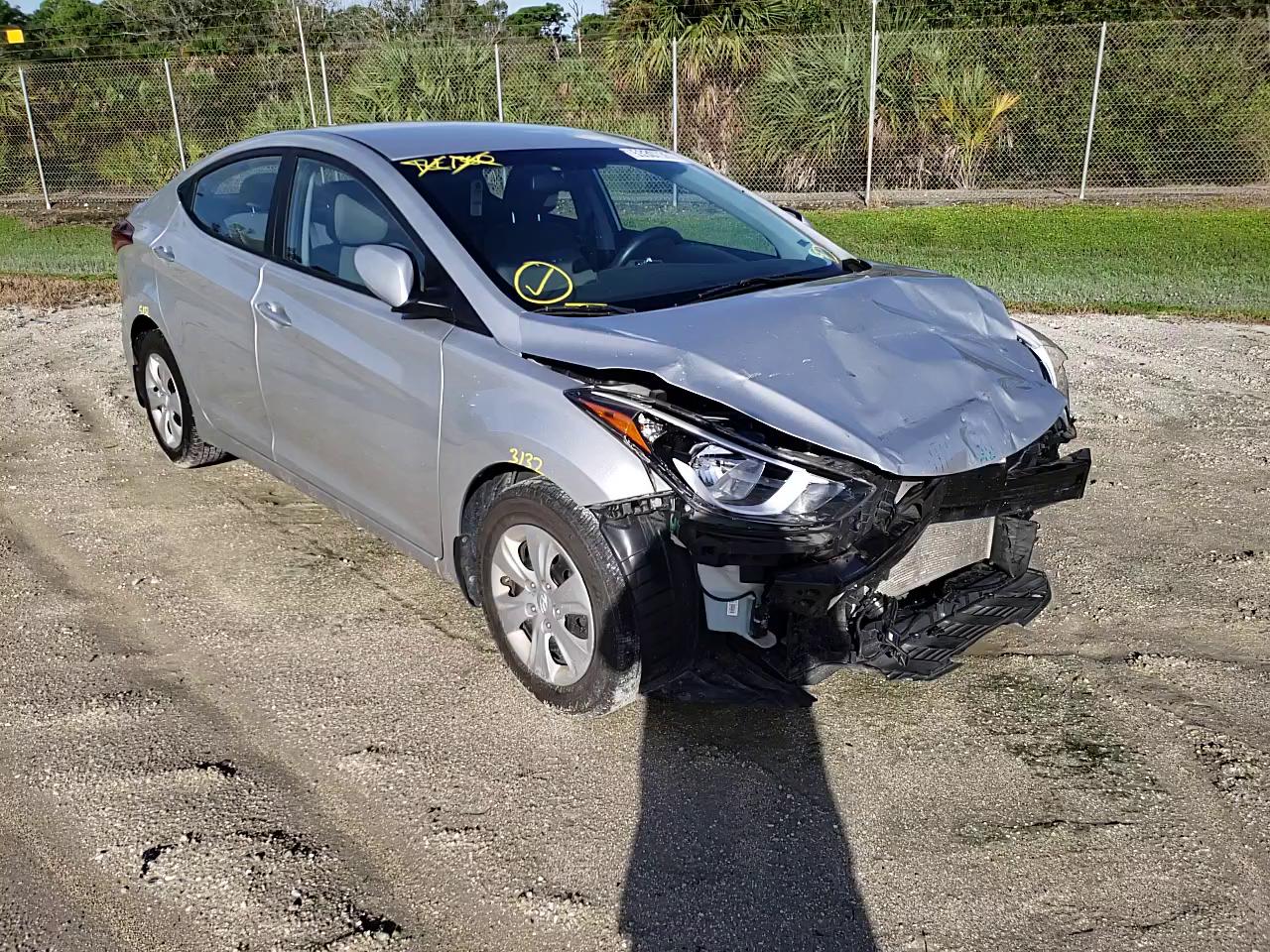 Photo 10 VIN: 5NPDH4AE3GH795229 - HYUNDAI ELANTRA SE 