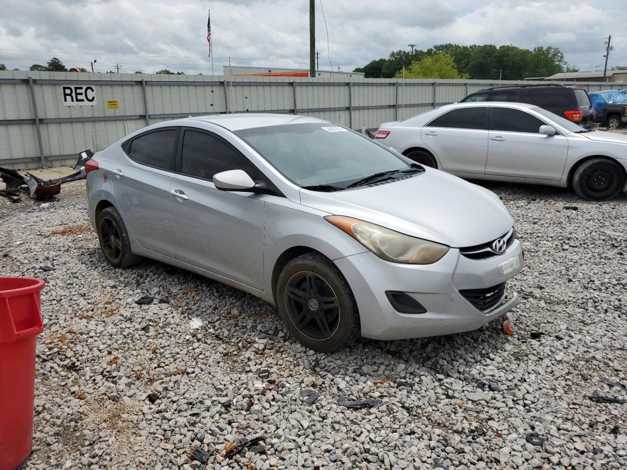 Photo 3 VIN: 5NPDH4AE4BH012833 - HYUNDAI ELANTRA 