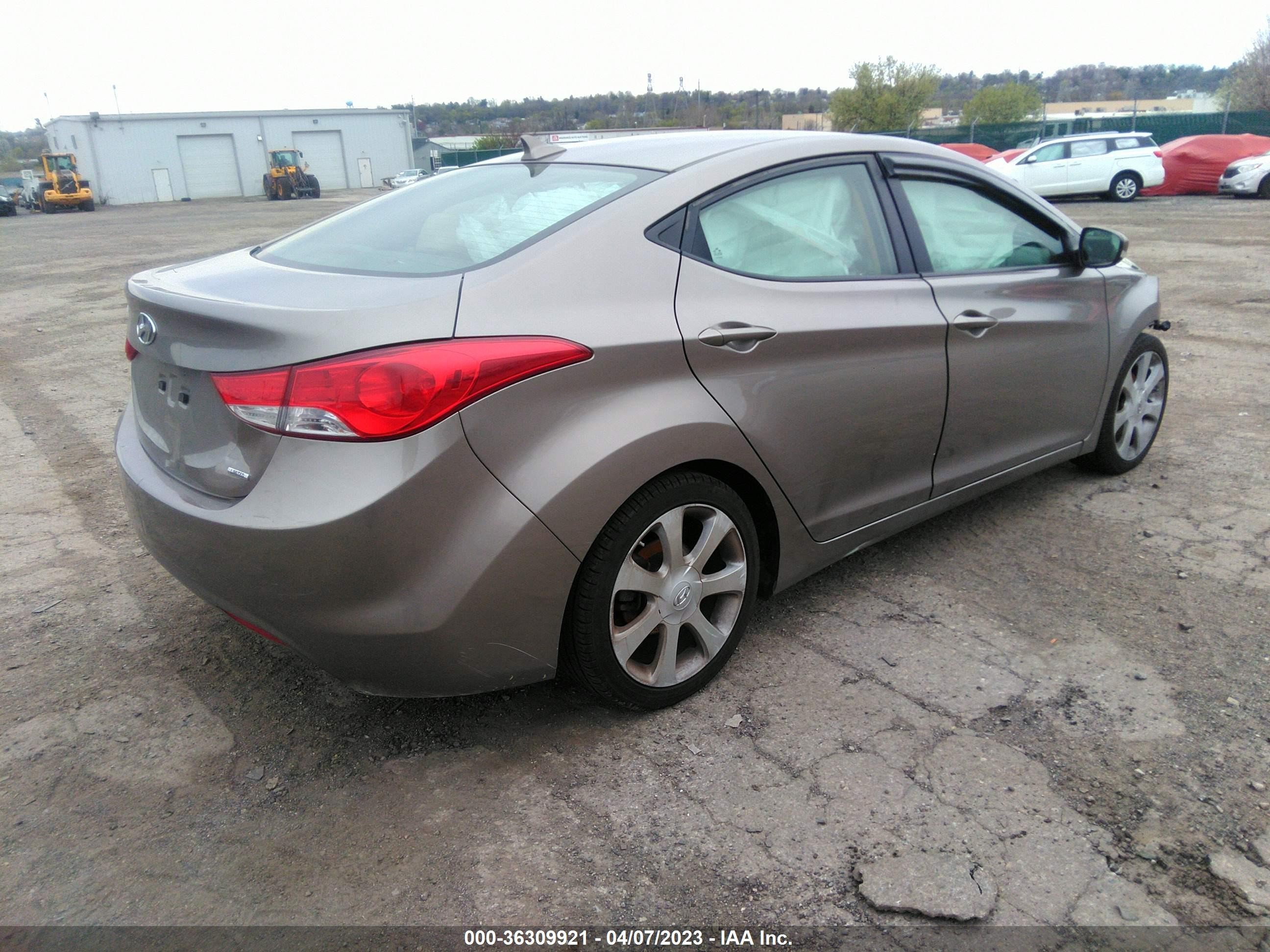 Photo 3 VIN: 5NPDH4AE4BH013450 - HYUNDAI ELANTRA 