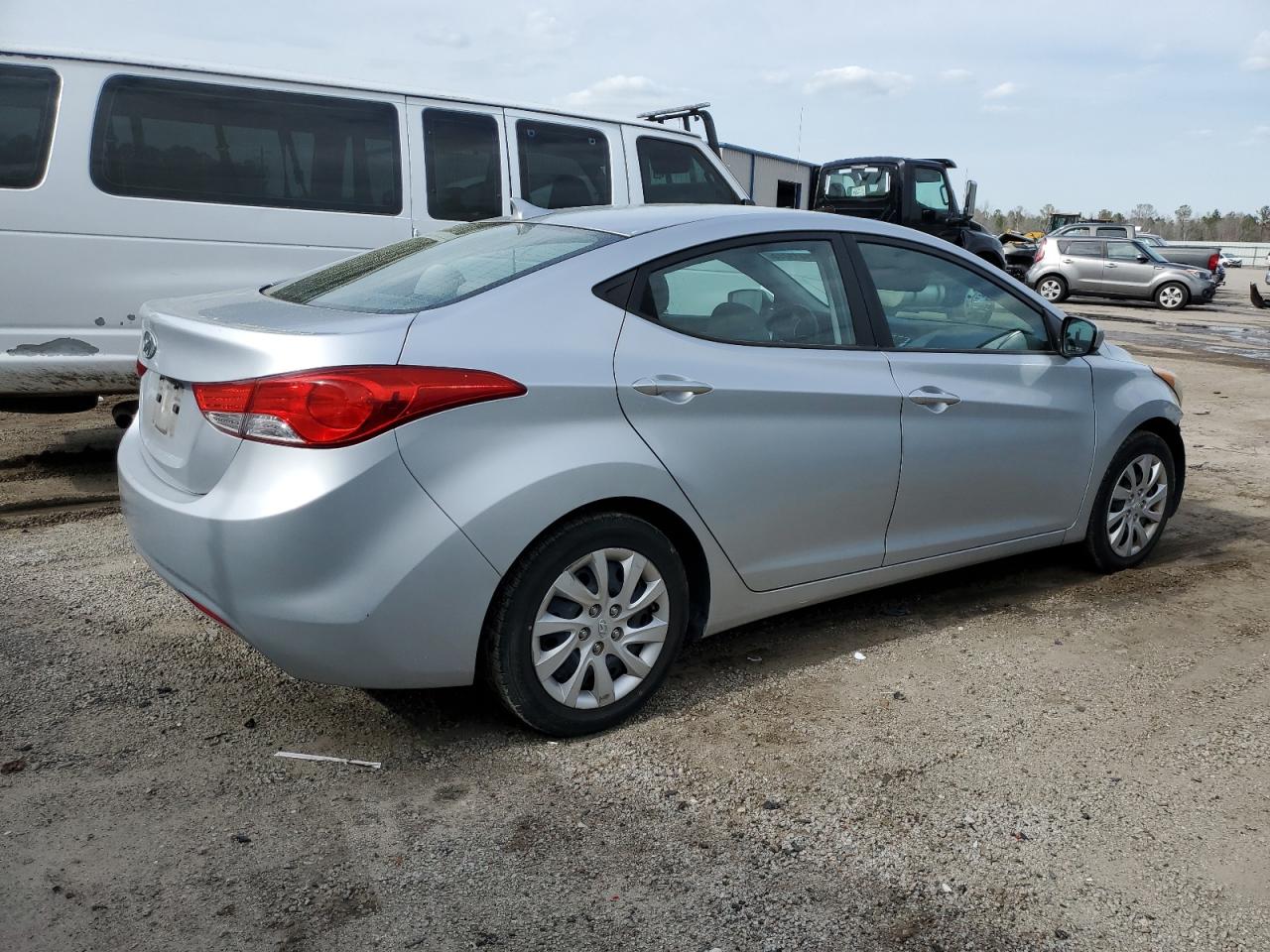 Photo 2 VIN: 5NPDH4AE4BH029406 - HYUNDAI ELANTRA 