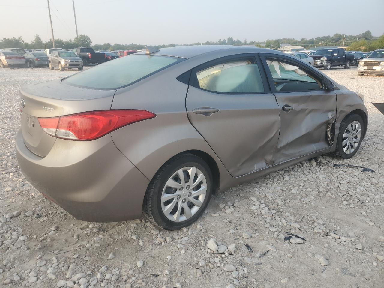 Photo 2 VIN: 5NPDH4AE4BH033231 - HYUNDAI ELANTRA 