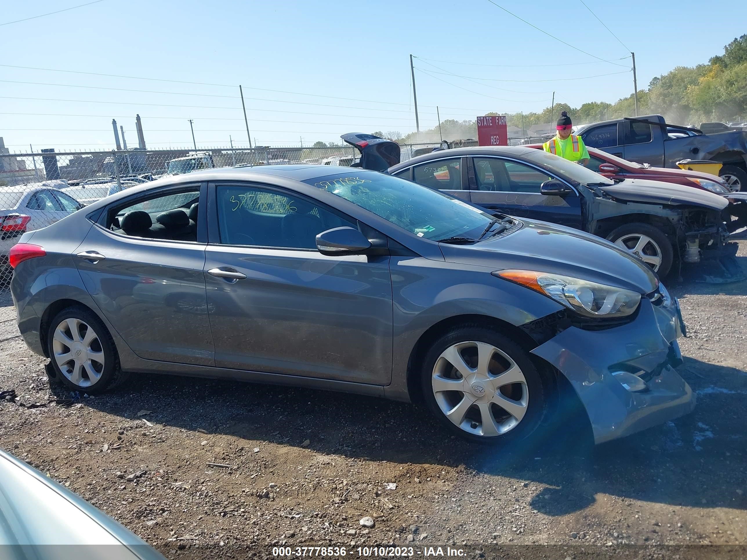 Photo 12 VIN: 5NPDH4AE4BH044276 - HYUNDAI ELANTRA 