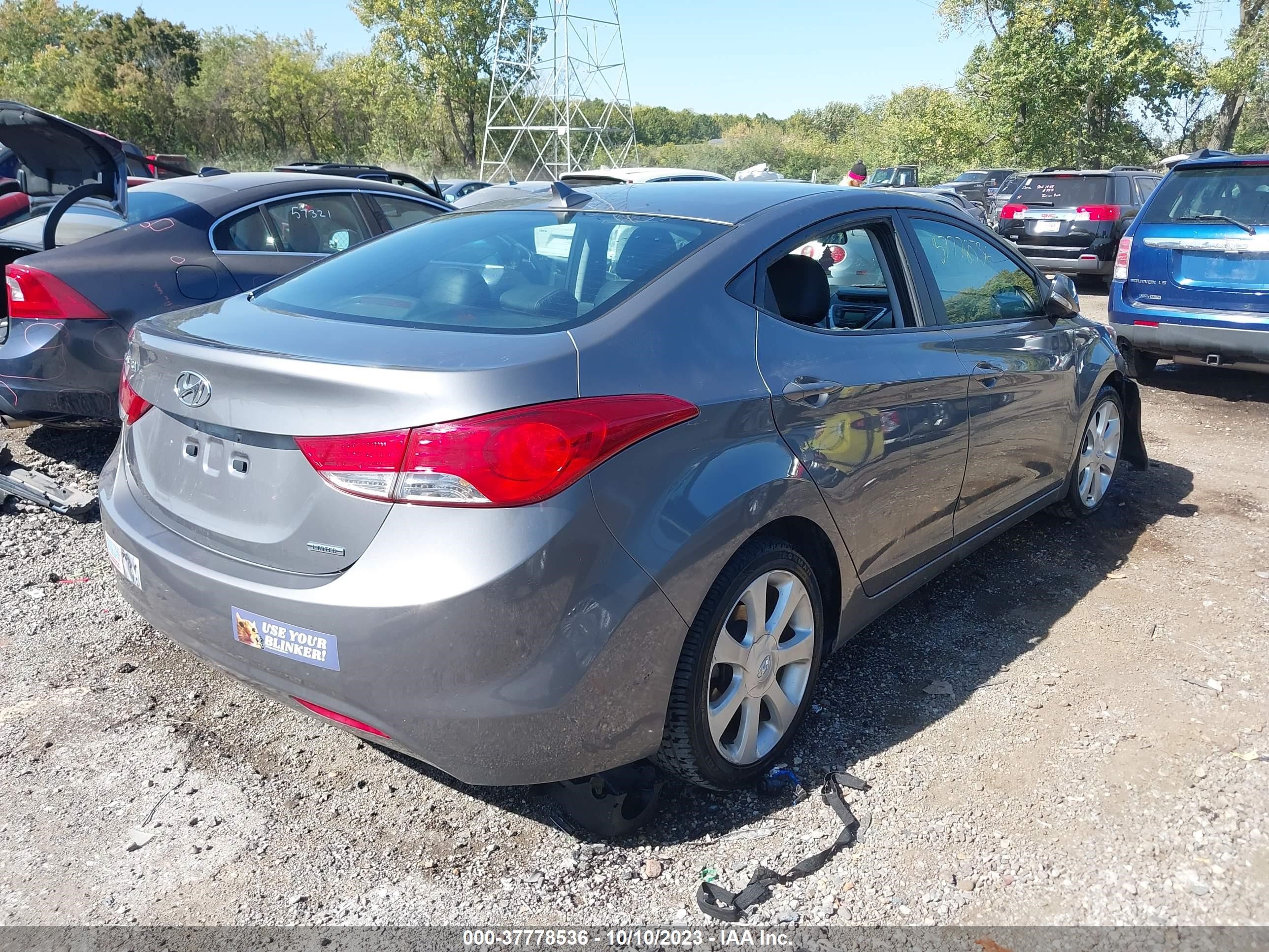 Photo 3 VIN: 5NPDH4AE4BH044276 - HYUNDAI ELANTRA 