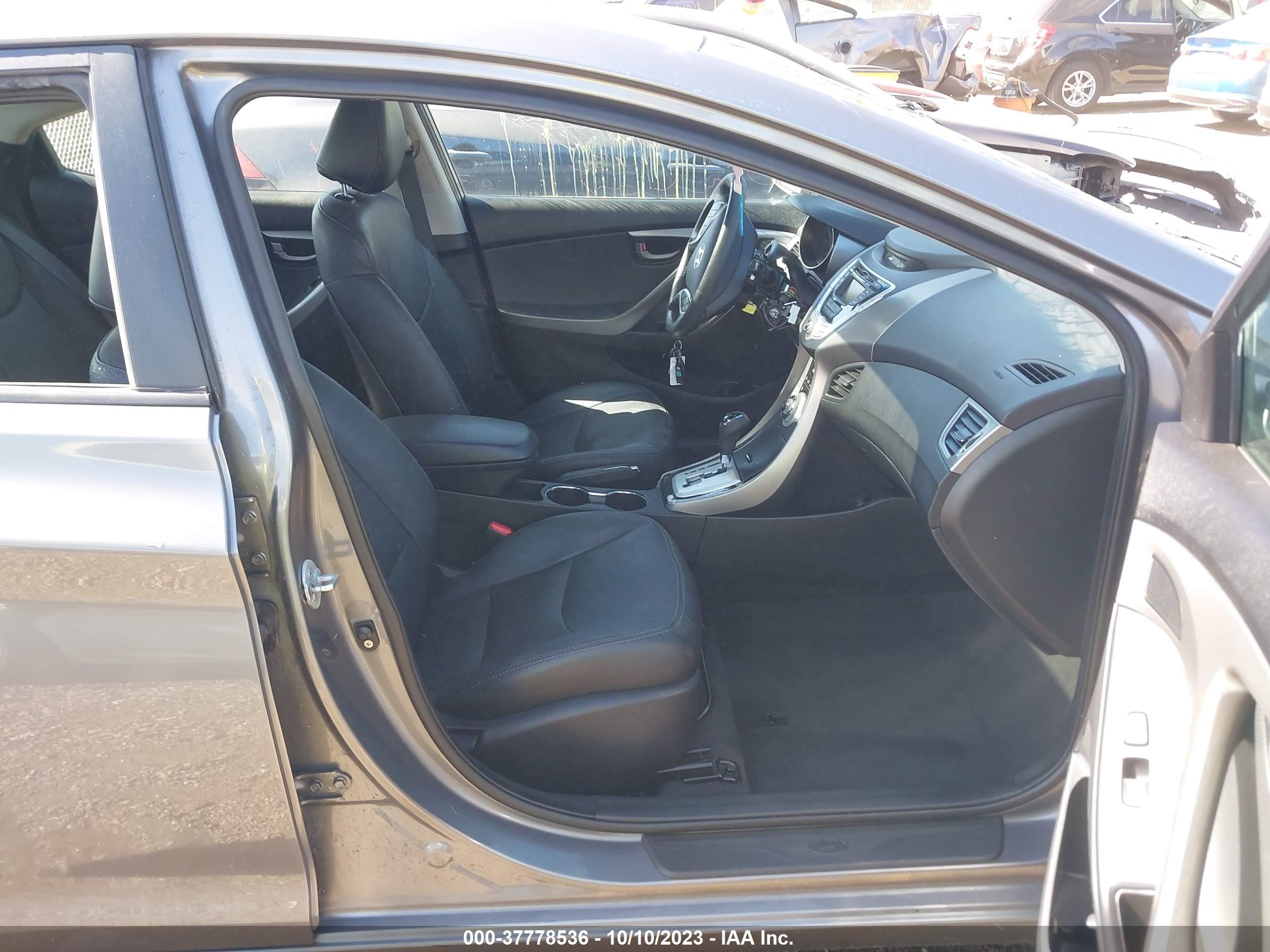 Photo 4 VIN: 5NPDH4AE4BH044276 - HYUNDAI ELANTRA 