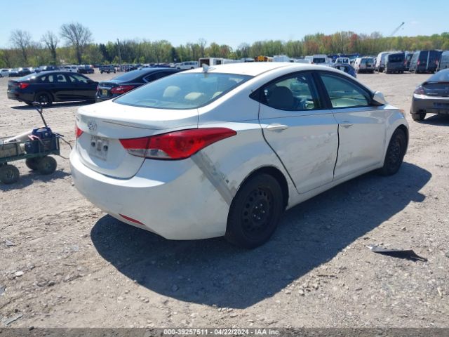 Photo 3 VIN: 5NPDH4AE4CH067171 - HYUNDAI ELANTRA 