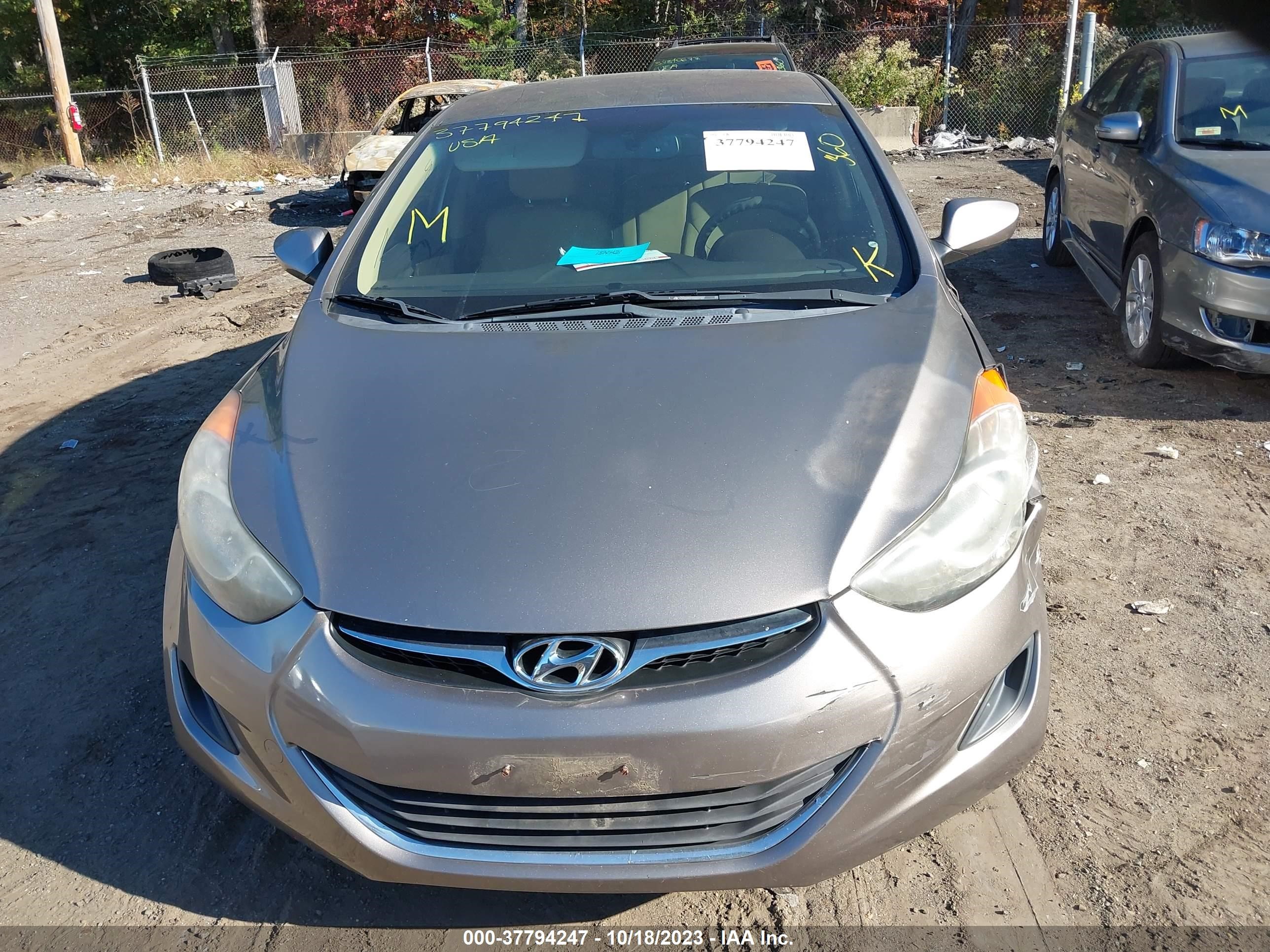 Photo 11 VIN: 5NPDH4AE4CH067669 - HYUNDAI ELANTRA 