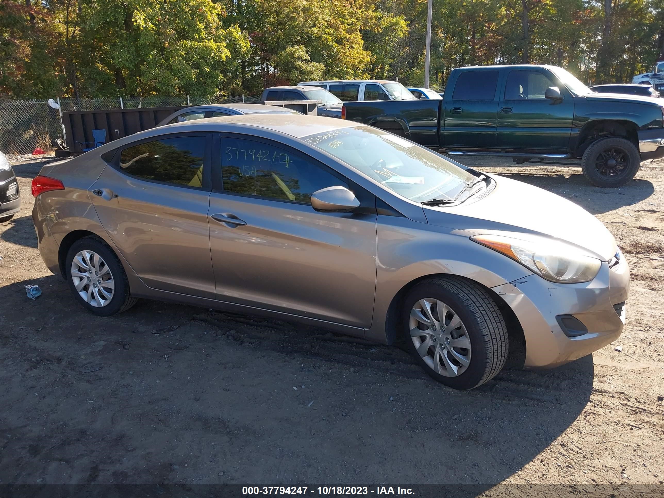 Photo 12 VIN: 5NPDH4AE4CH067669 - HYUNDAI ELANTRA 