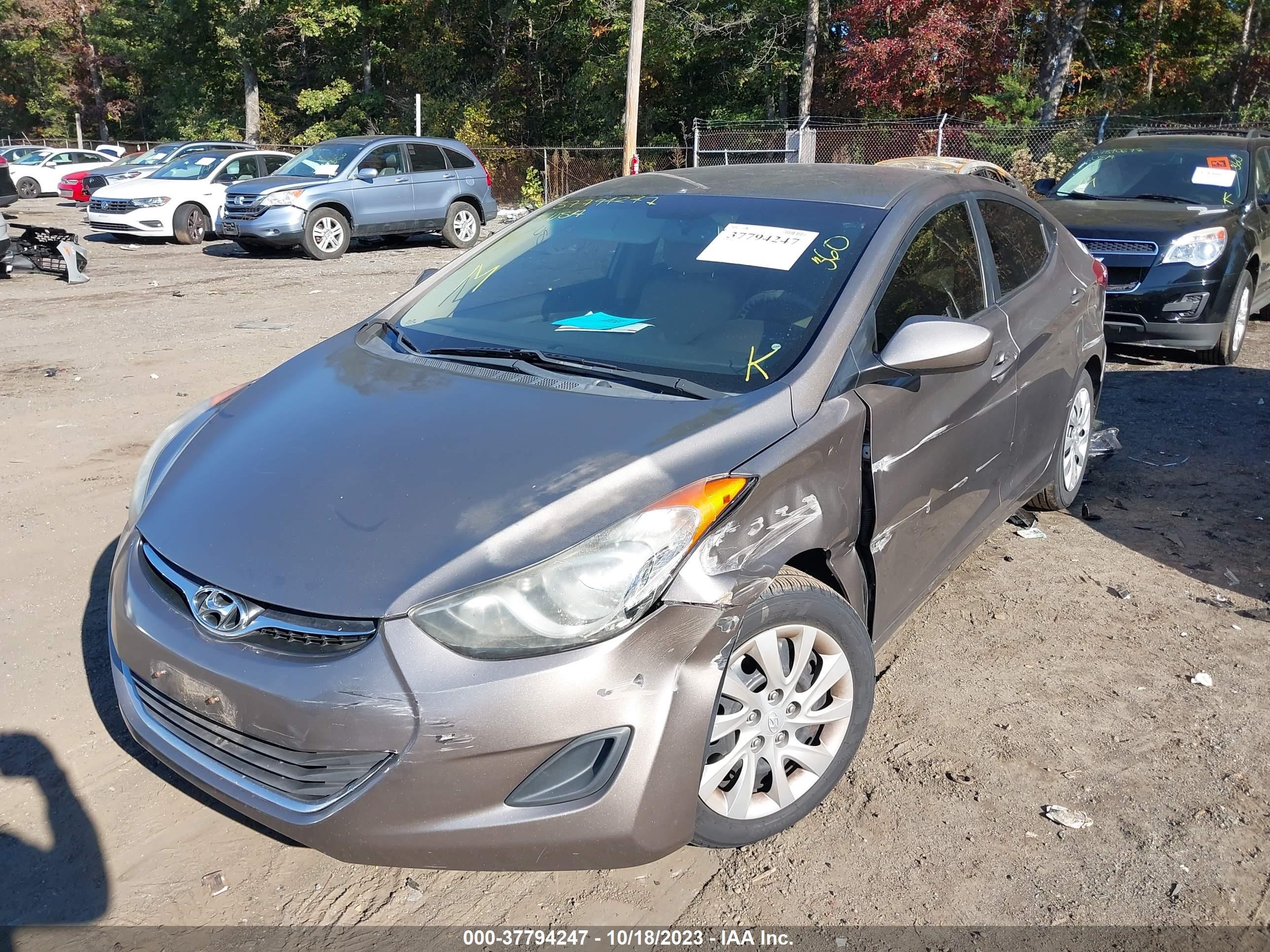 Photo 5 VIN: 5NPDH4AE4CH067669 - HYUNDAI ELANTRA 