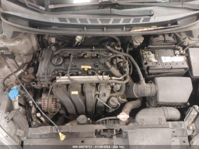 Photo 9 VIN: 5NPDH4AE4CH087405 - HYUNDAI ELANTRA 