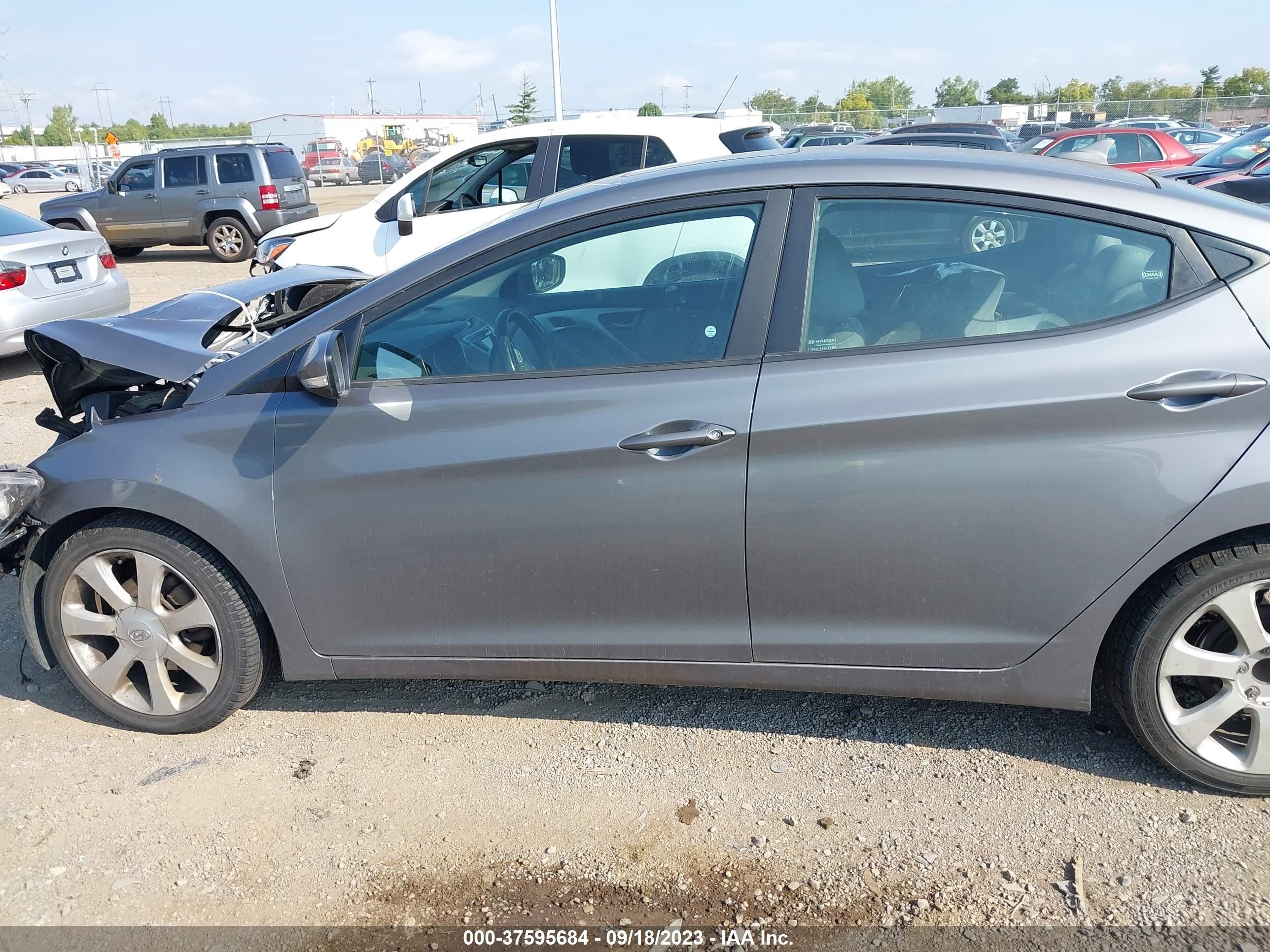 Photo 14 VIN: 5NPDH4AE4CH088988 - HYUNDAI ELANTRA 