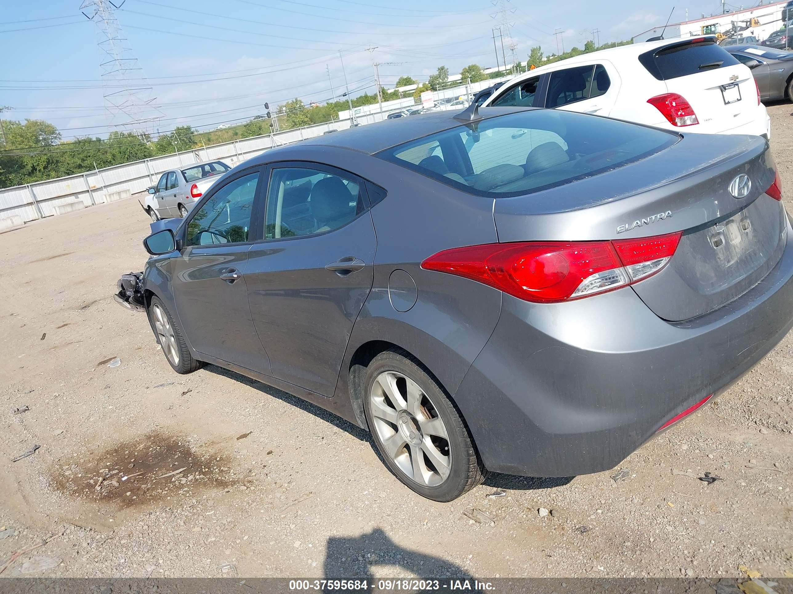 Photo 2 VIN: 5NPDH4AE4CH088988 - HYUNDAI ELANTRA 