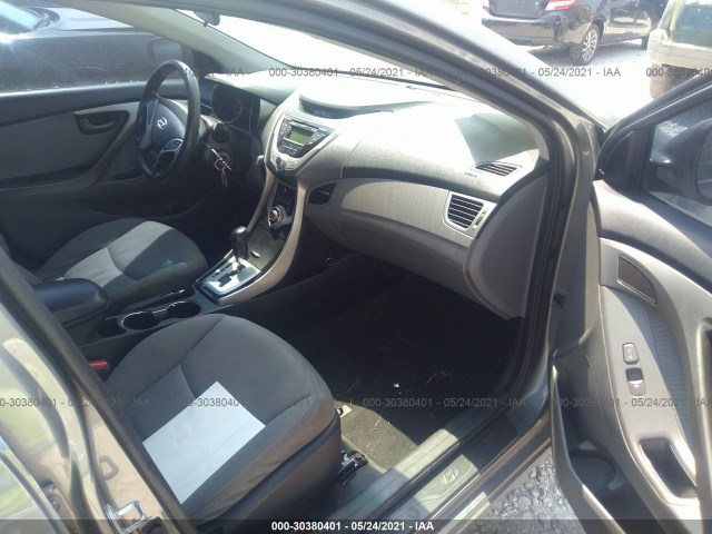 Photo 4 VIN: 5NPDH4AE4CH090241 - HYUNDAI ELANTRA 