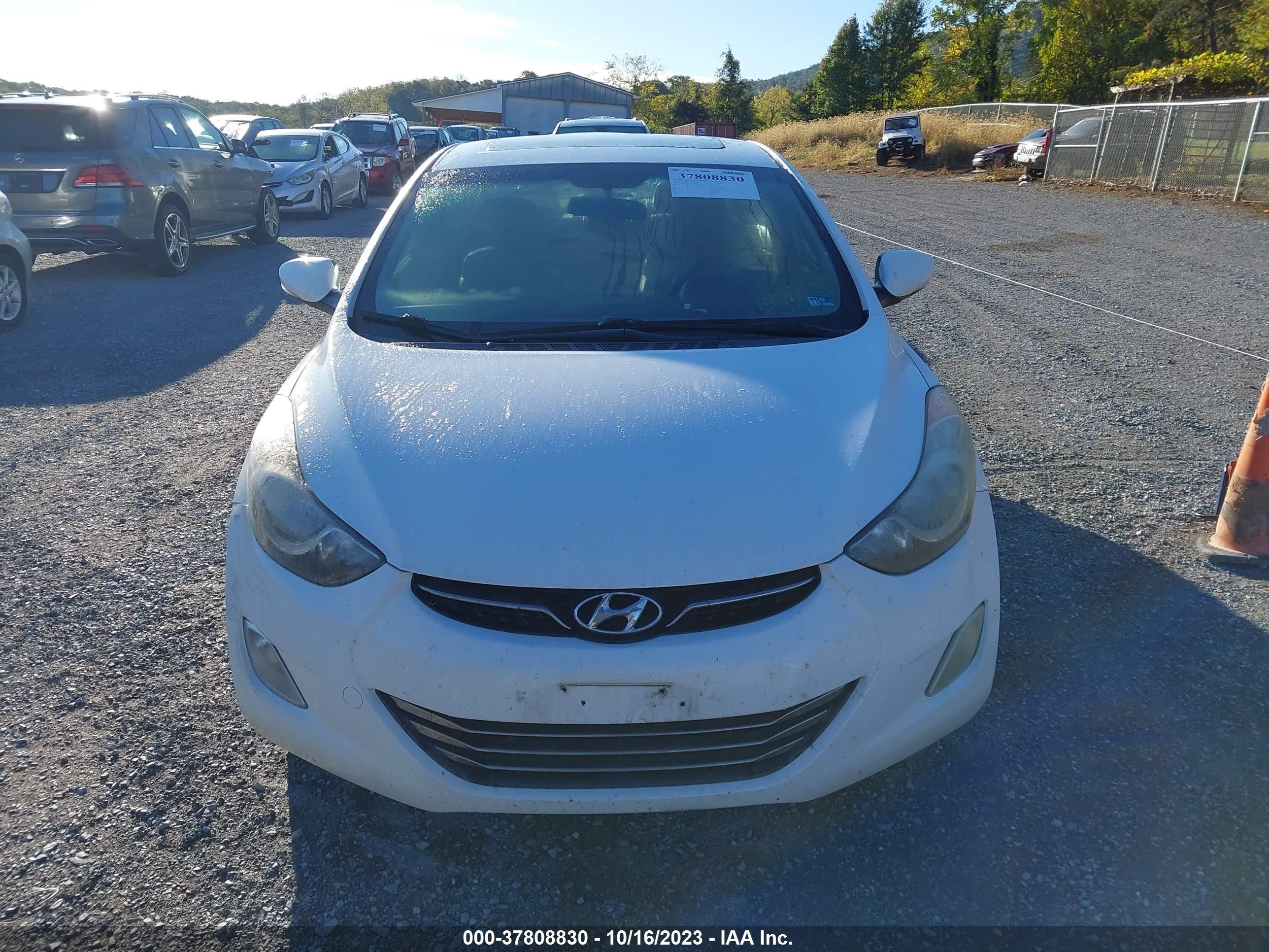 Photo 12 VIN: 5NPDH4AE4CH094273 - HYUNDAI ELANTRA 