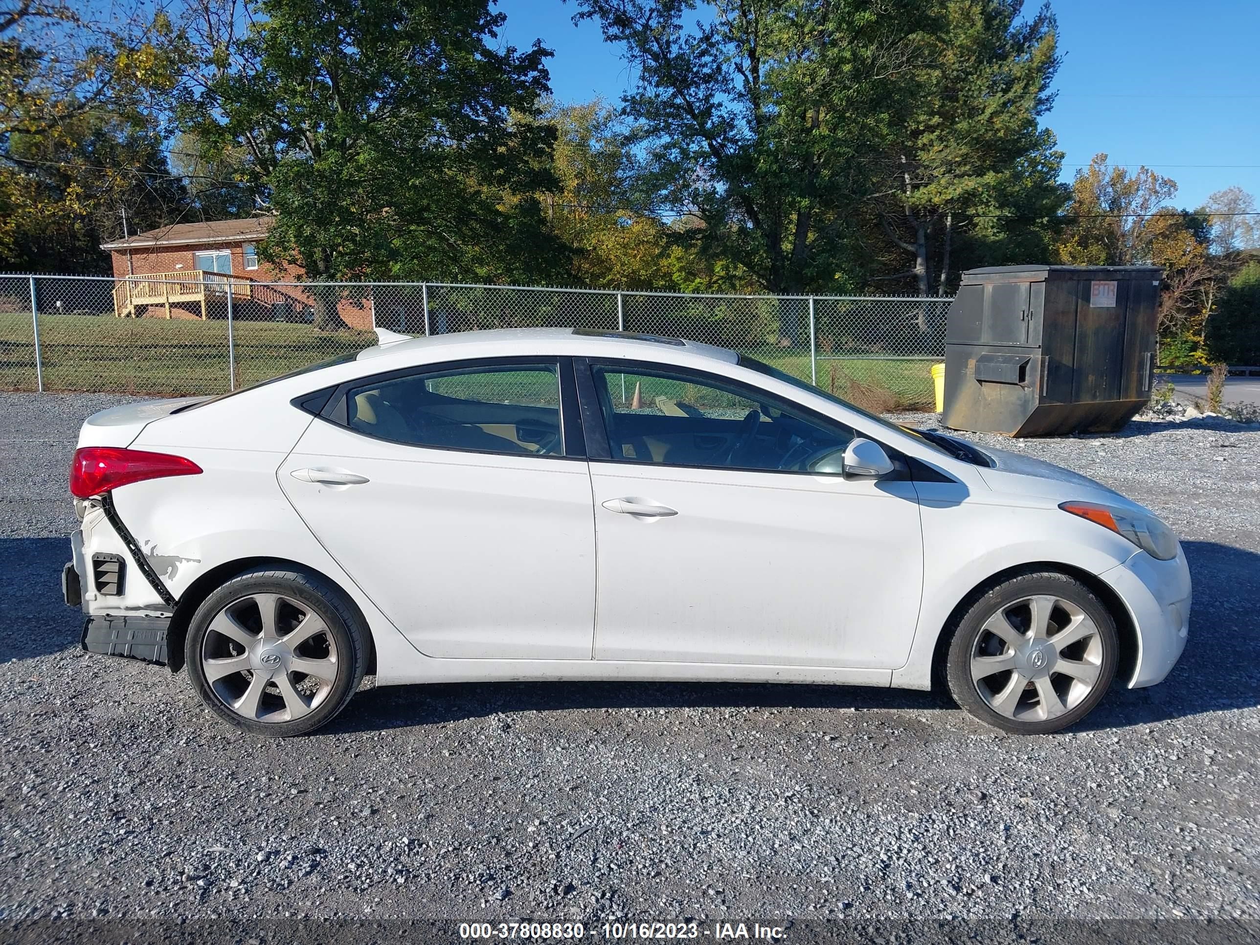 Photo 13 VIN: 5NPDH4AE4CH094273 - HYUNDAI ELANTRA 