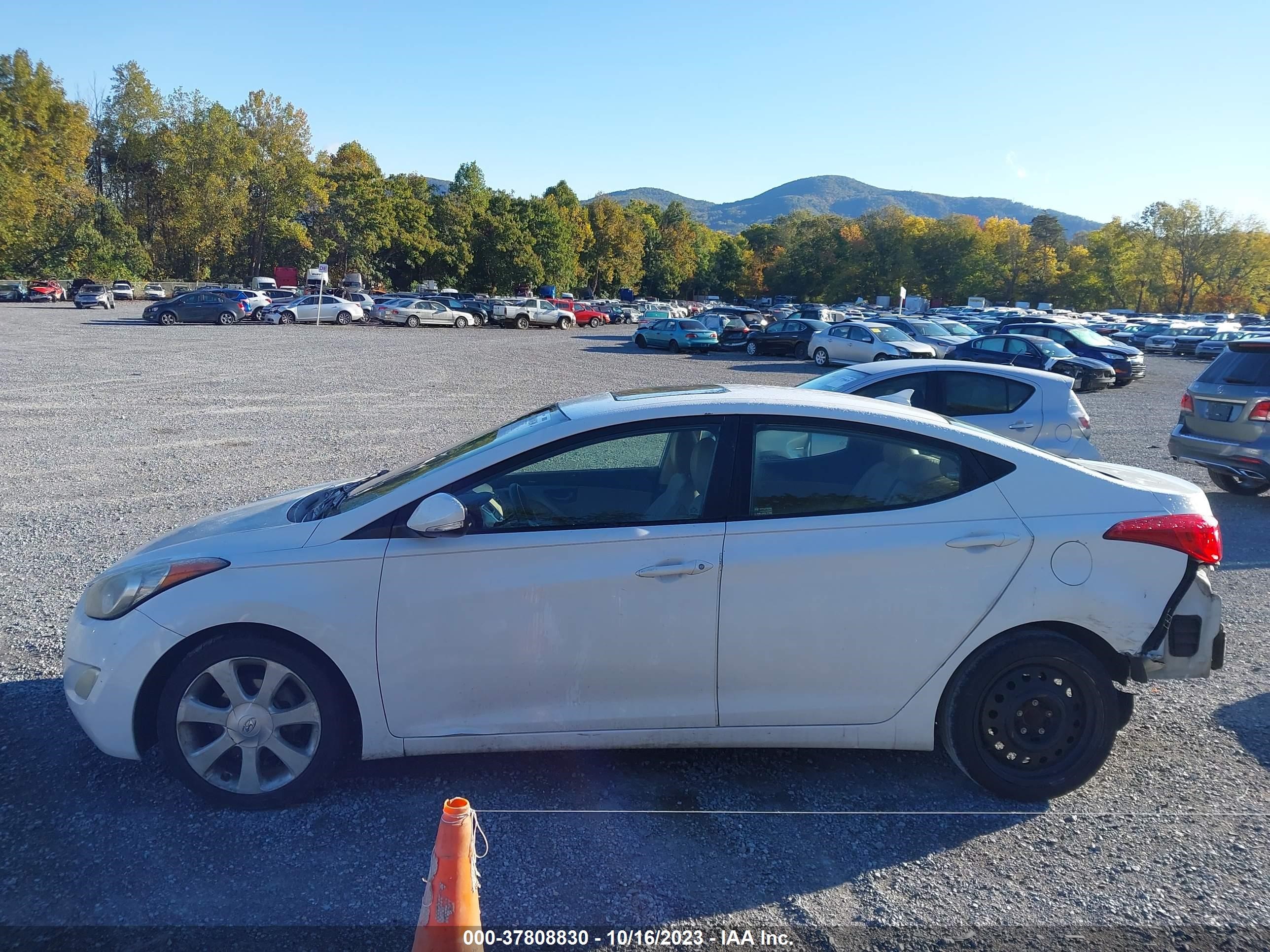 Photo 14 VIN: 5NPDH4AE4CH094273 - HYUNDAI ELANTRA 