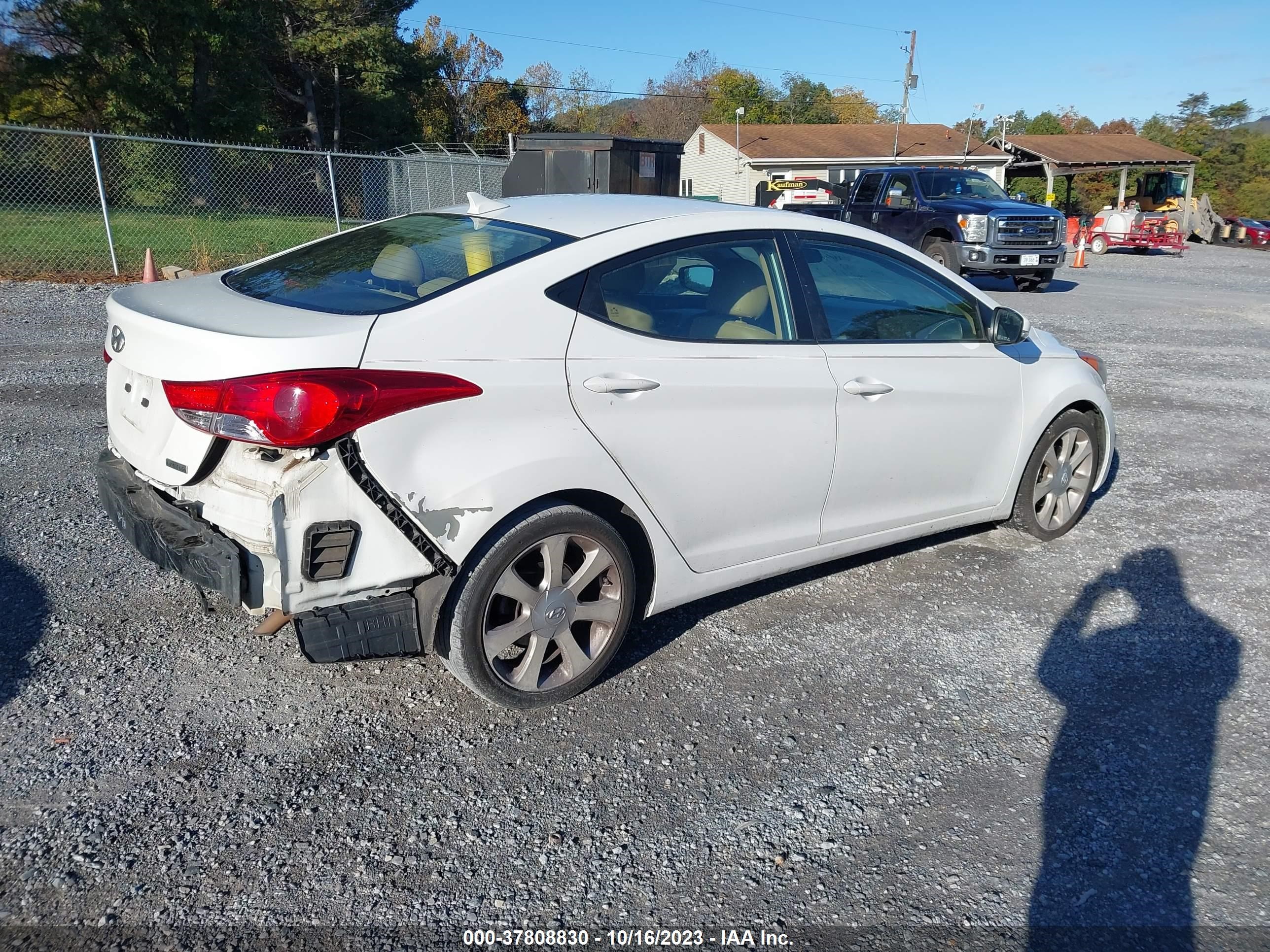 Photo 3 VIN: 5NPDH4AE4CH094273 - HYUNDAI ELANTRA 