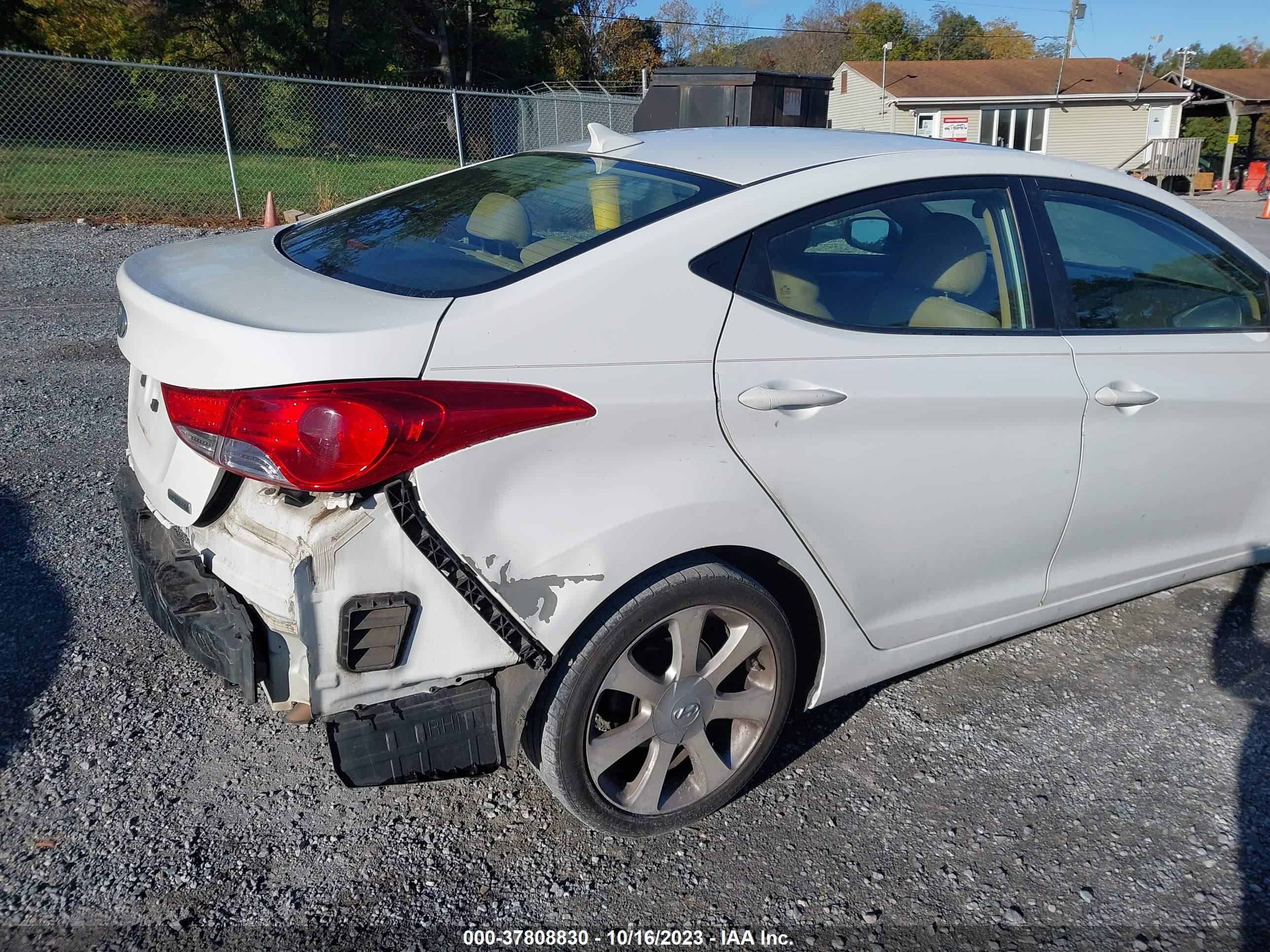 Photo 5 VIN: 5NPDH4AE4CH094273 - HYUNDAI ELANTRA 