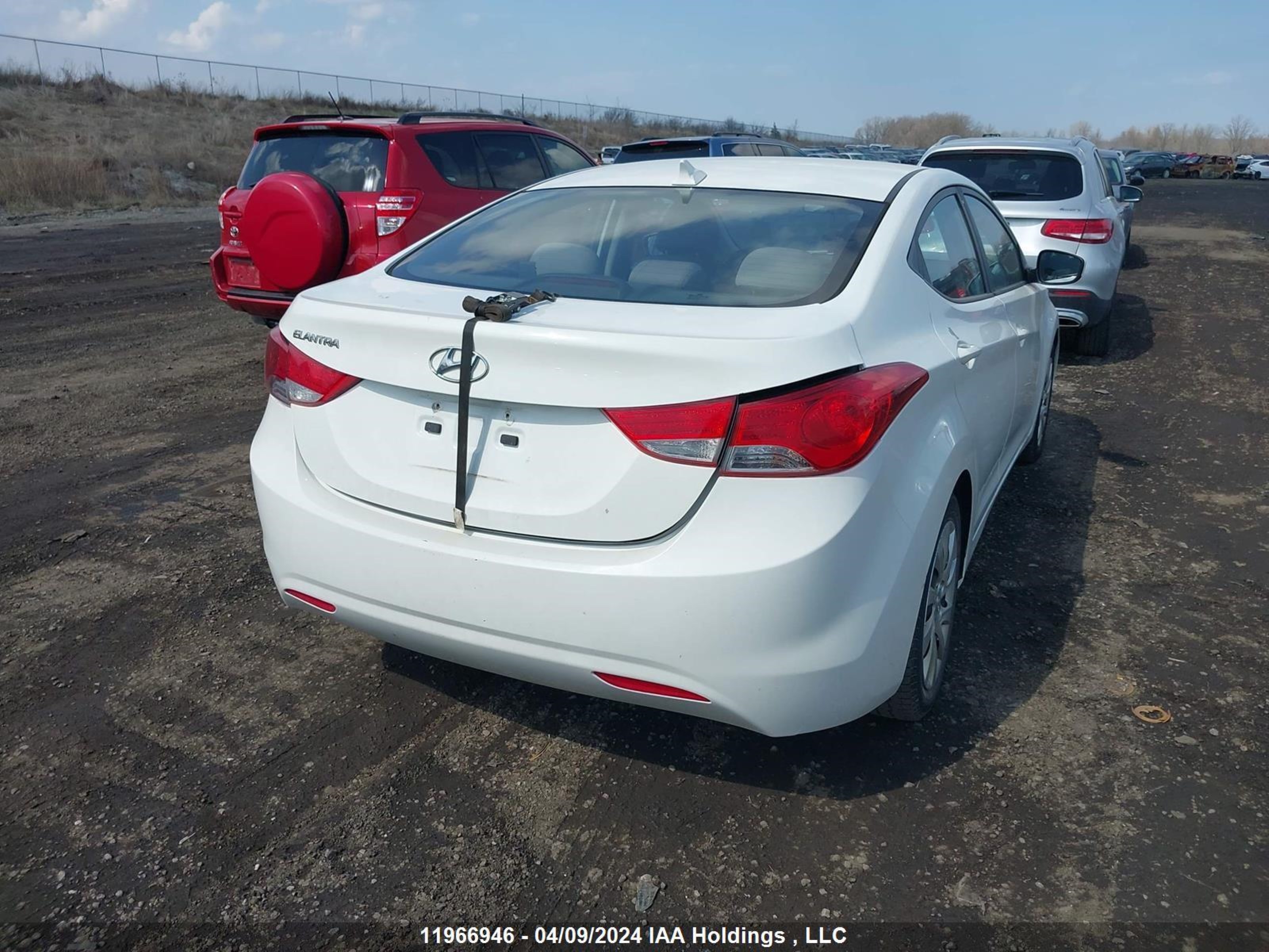 Photo 3 VIN: 5NPDH4AE4CH108625 - HYUNDAI ELANTRA 