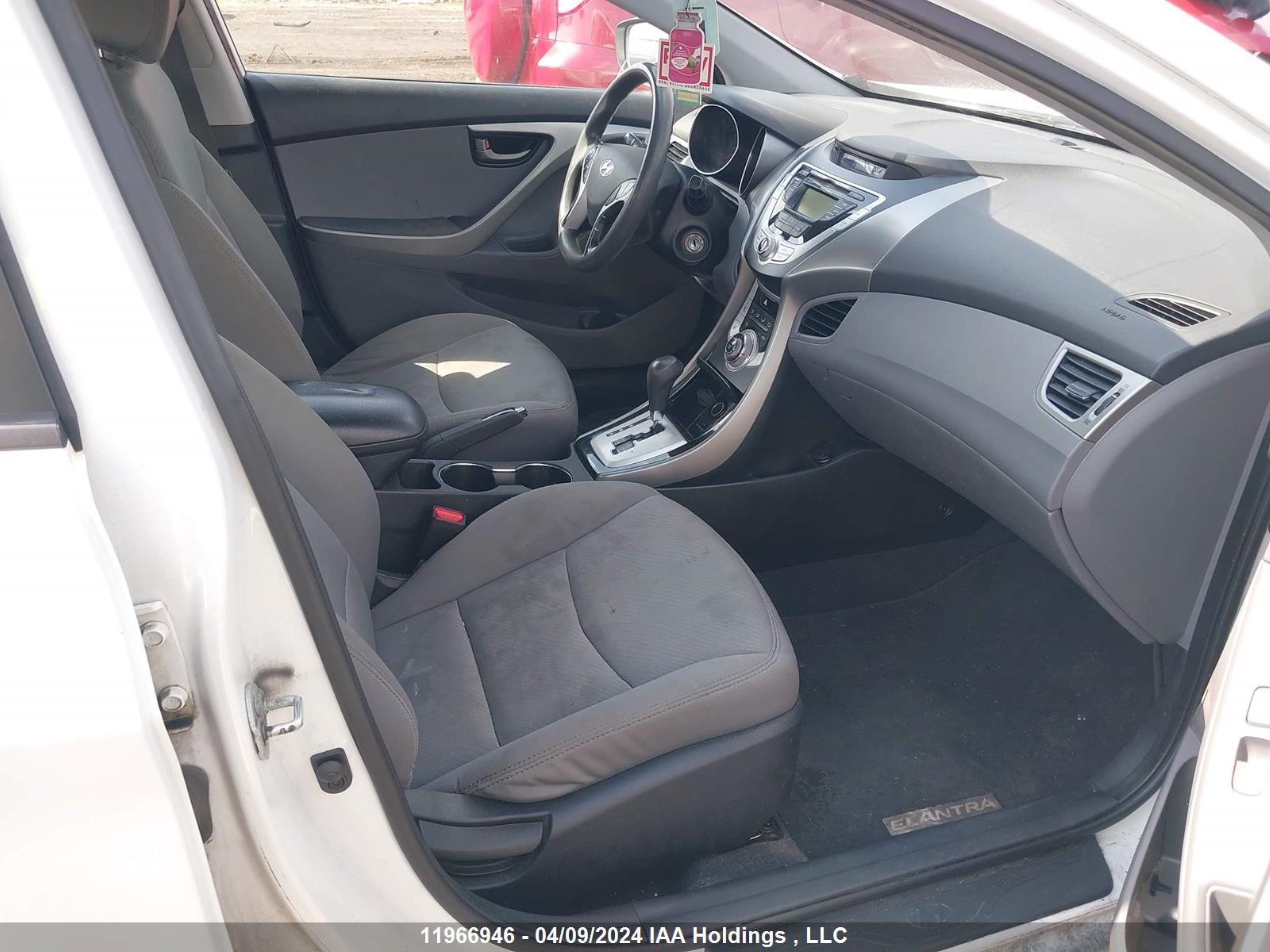 Photo 4 VIN: 5NPDH4AE4CH108625 - HYUNDAI ELANTRA 