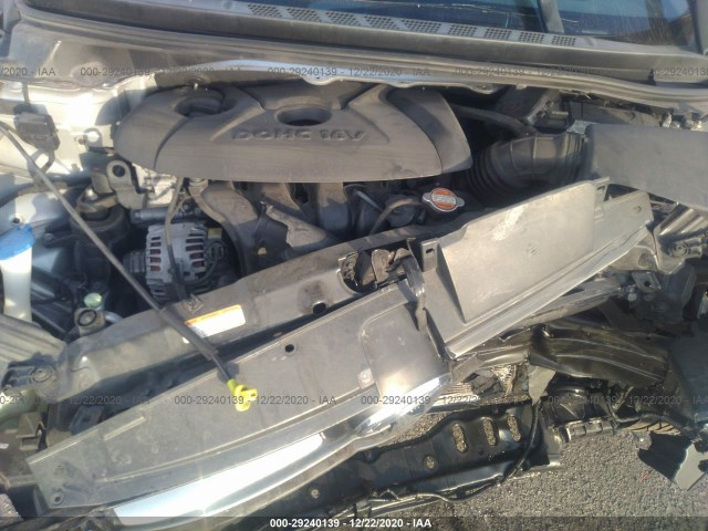 Photo 9 VIN: 5NPDH4AE4CH113145 - HYUNDAI ELANTRA 