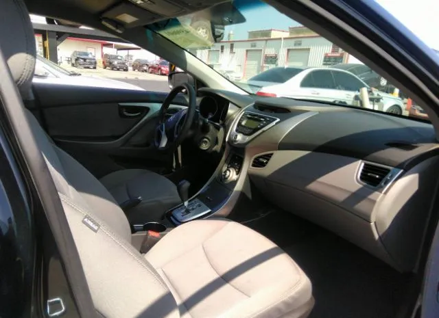 Photo 4 VIN: 5NPDH4AE4CH120452 - HYUNDAI ELANTRA 