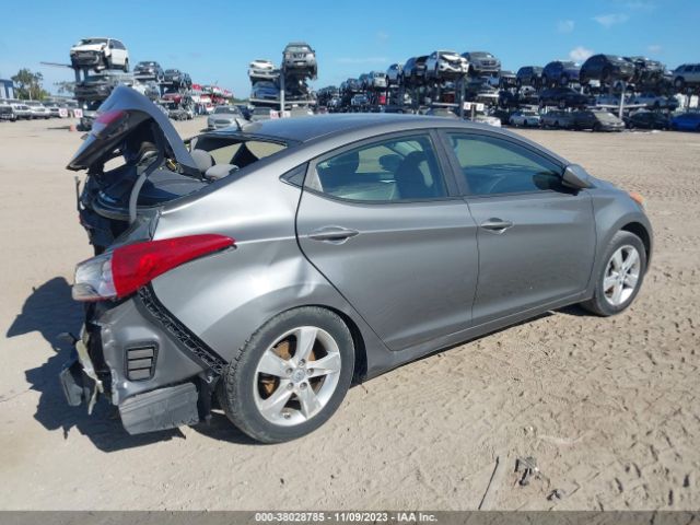 Photo 3 VIN: 5NPDH4AE4CH127613 - HYUNDAI ELANTRA 