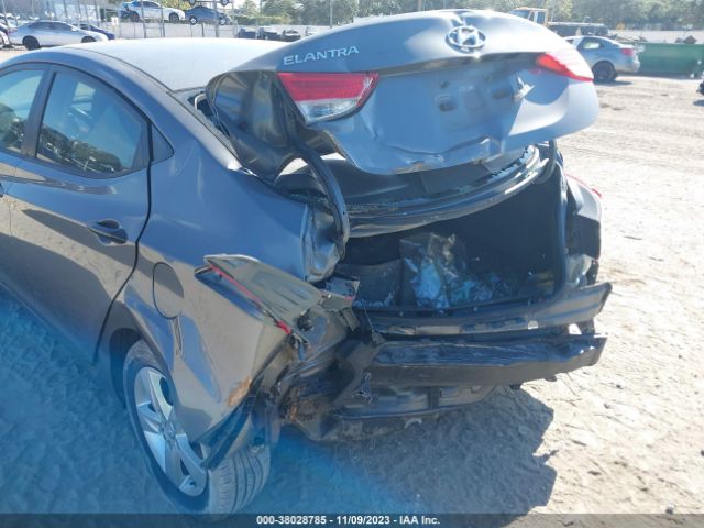 Photo 5 VIN: 5NPDH4AE4CH127613 - HYUNDAI ELANTRA 