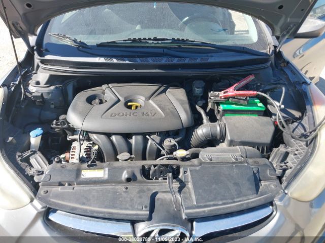 Photo 9 VIN: 5NPDH4AE4CH127613 - HYUNDAI ELANTRA 