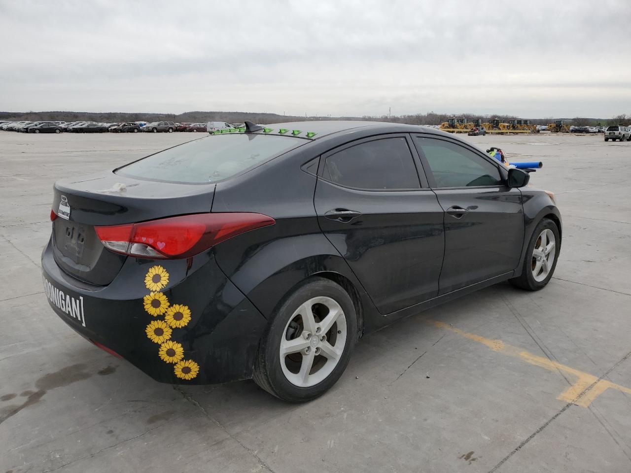 Photo 2 VIN: 5NPDH4AE4CH135758 - HYUNDAI ELANTRA 