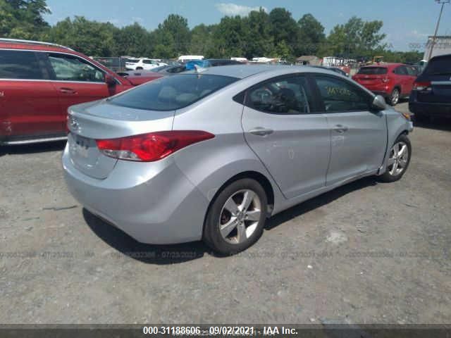 Photo 3 VIN: 5NPDH4AE4CH144752 - HYUNDAI ELANTRA 