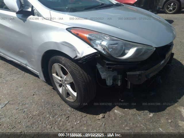 Photo 5 VIN: 5NPDH4AE4CH144752 - HYUNDAI ELANTRA 