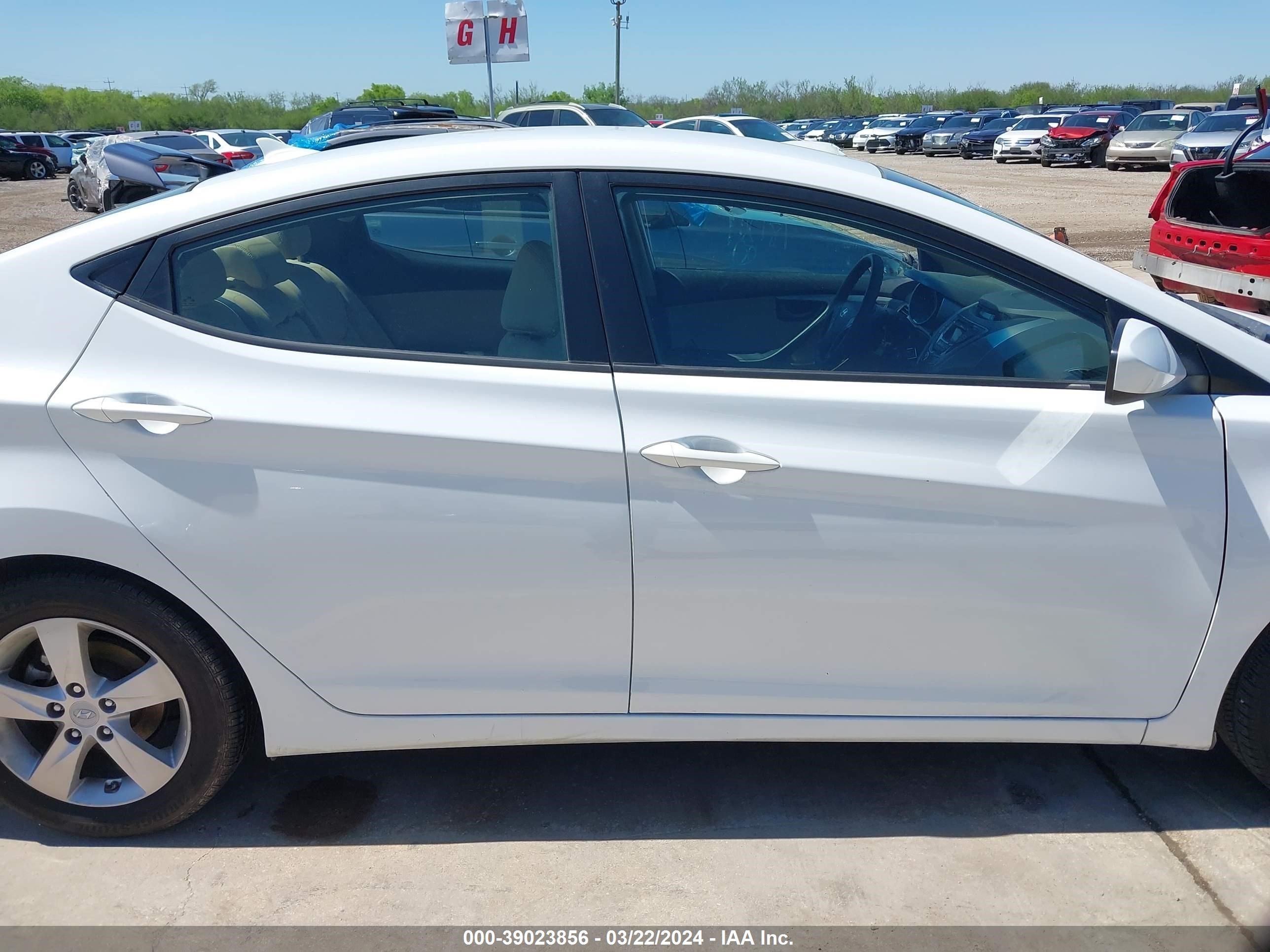 Photo 13 VIN: 5NPDH4AE4DH181219 - HYUNDAI ELANTRA 