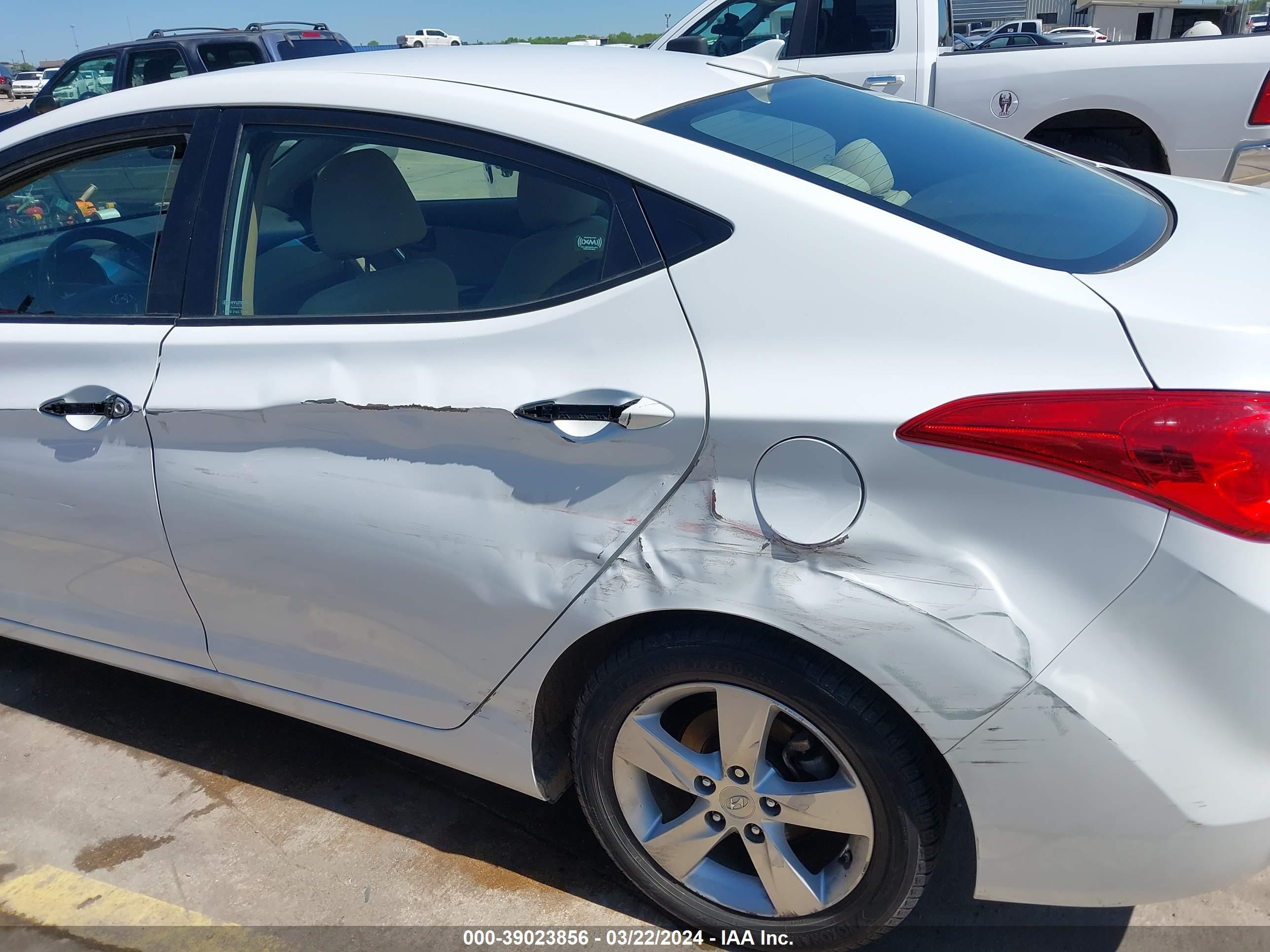 Photo 17 VIN: 5NPDH4AE4DH181219 - HYUNDAI ELANTRA 