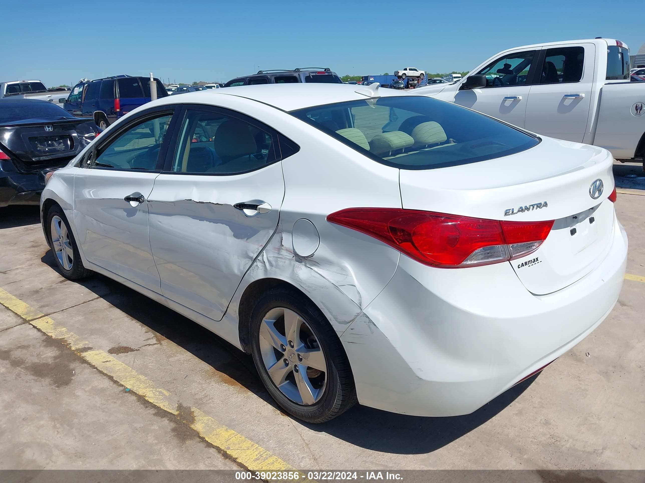 Photo 2 VIN: 5NPDH4AE4DH181219 - HYUNDAI ELANTRA 