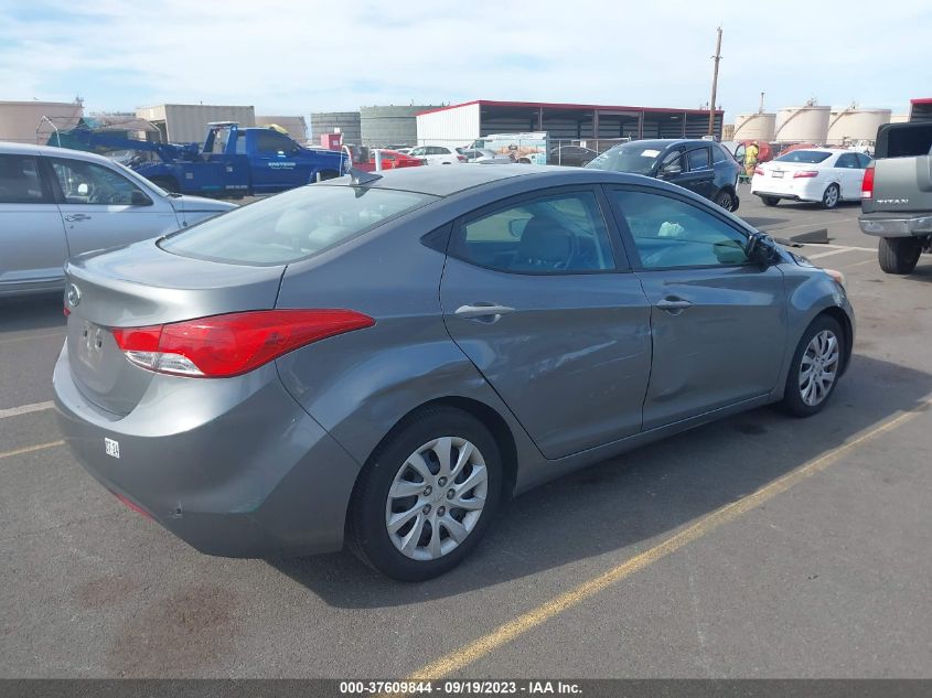 Photo 3 VIN: 5NPDH4AE4DH213747 - HYUNDAI ELANTRA 